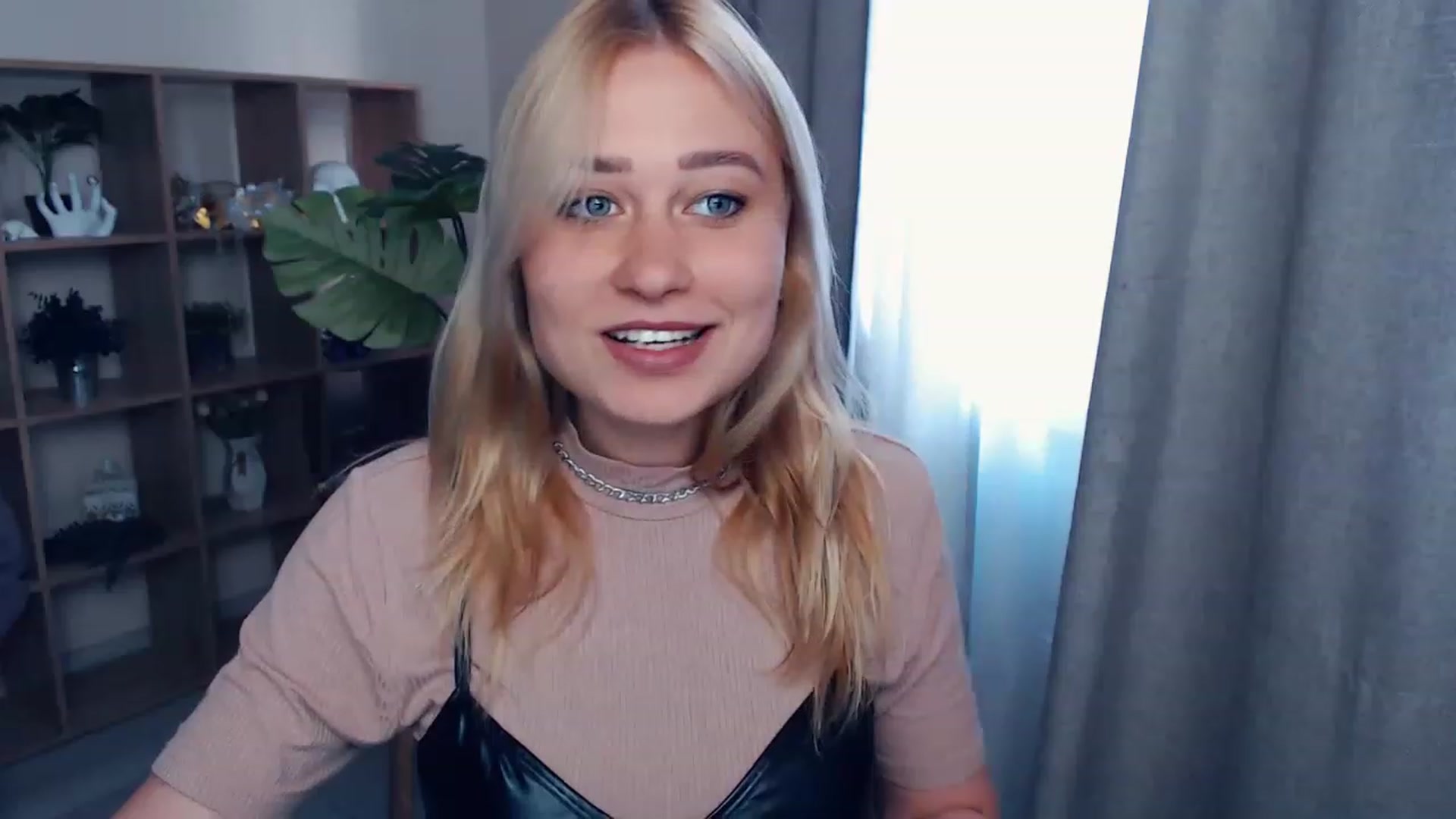 Gallery image thumbnail from Kukla_kolduna's myfreecams stream on, 06/17/2023, 16:51 image 8 of 20