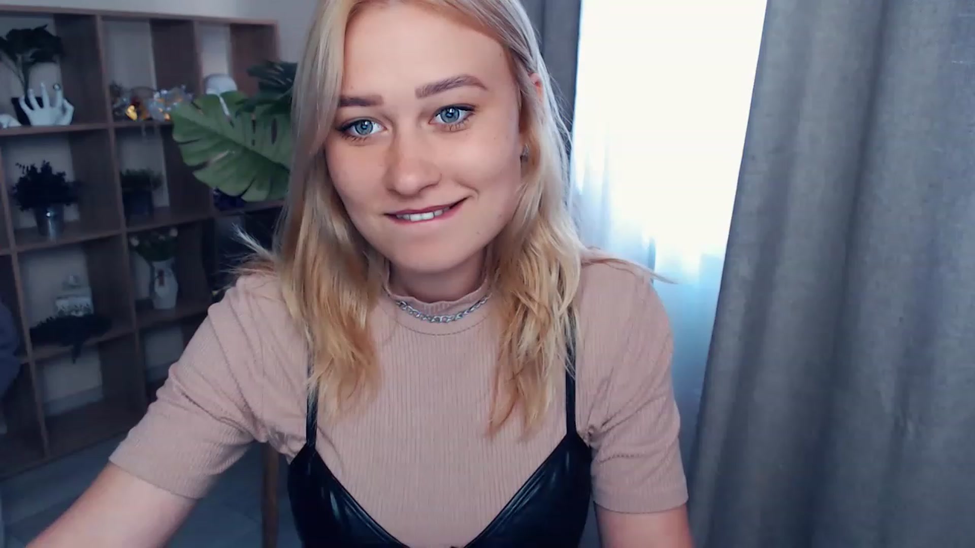 Gallery image thumbnail from Kukla_kolduna's myfreecams stream on, 06/17/2023, 16:51 image 14 of 20