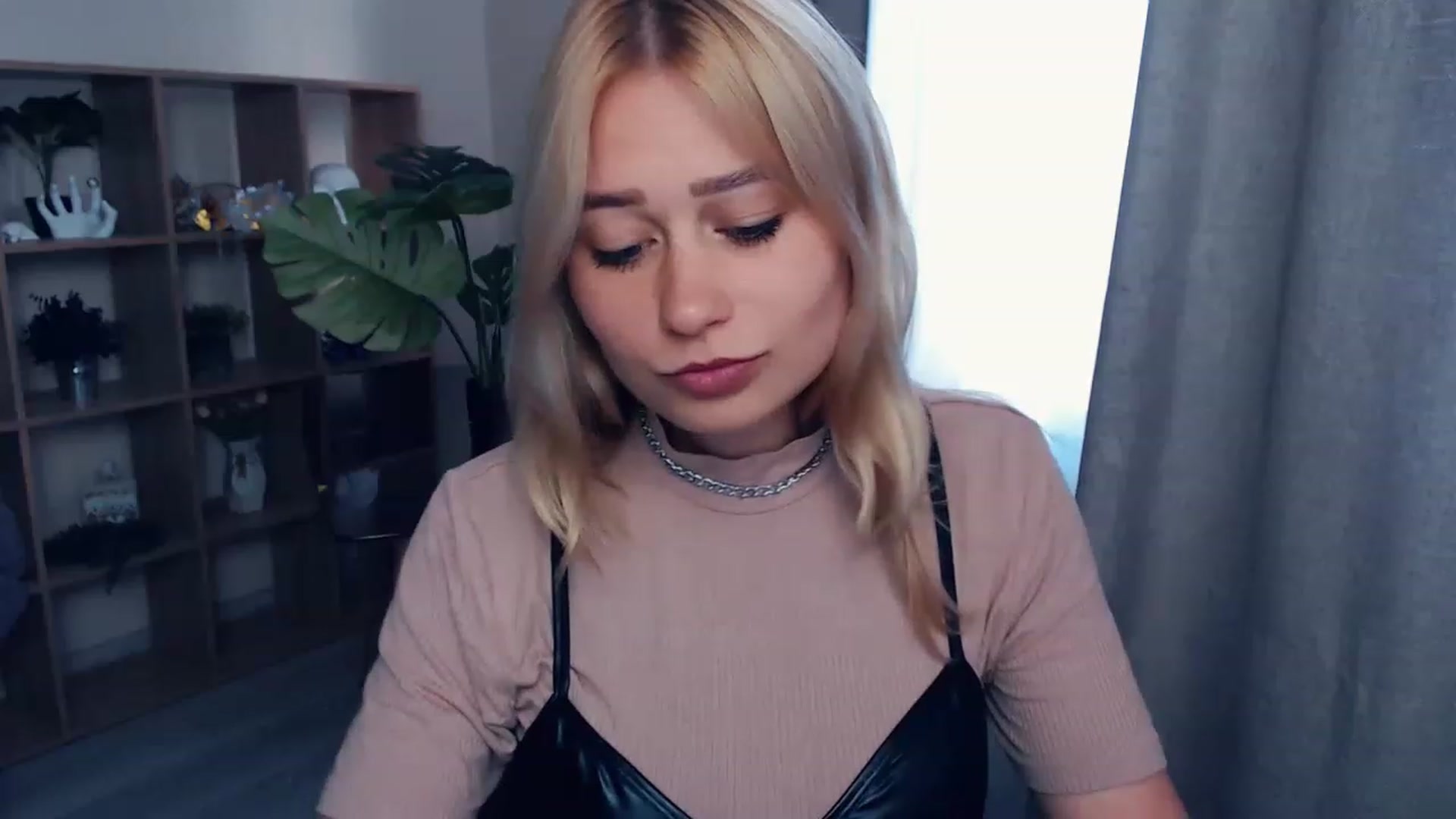 Gallery image thumbnail from Kukla_kolduna's myfreecams stream on, 06/17/2023, 16:51 image 7 of 20