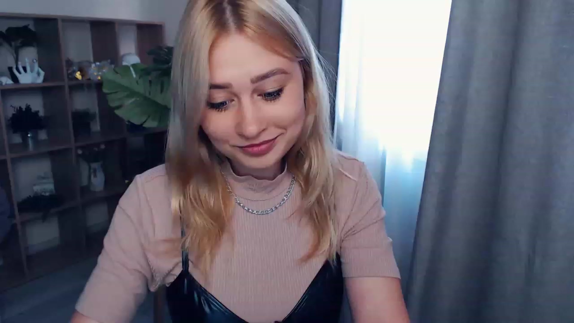 Gallery image thumbnail from Kukla_kolduna's myfreecams stream on, 06/17/2023, 16:51 image 15 of 20