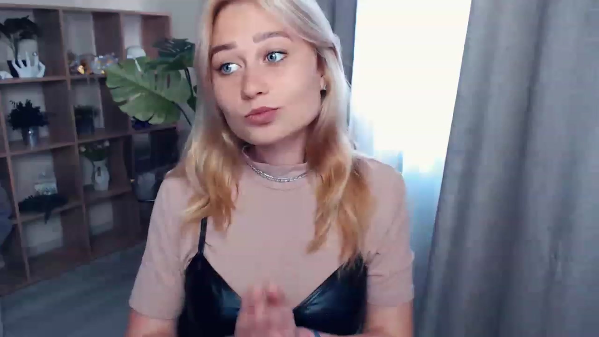 Gallery image thumbnail from Kukla_kolduna's myfreecams stream on, 06/17/2023, 16:51 image 9 of 20