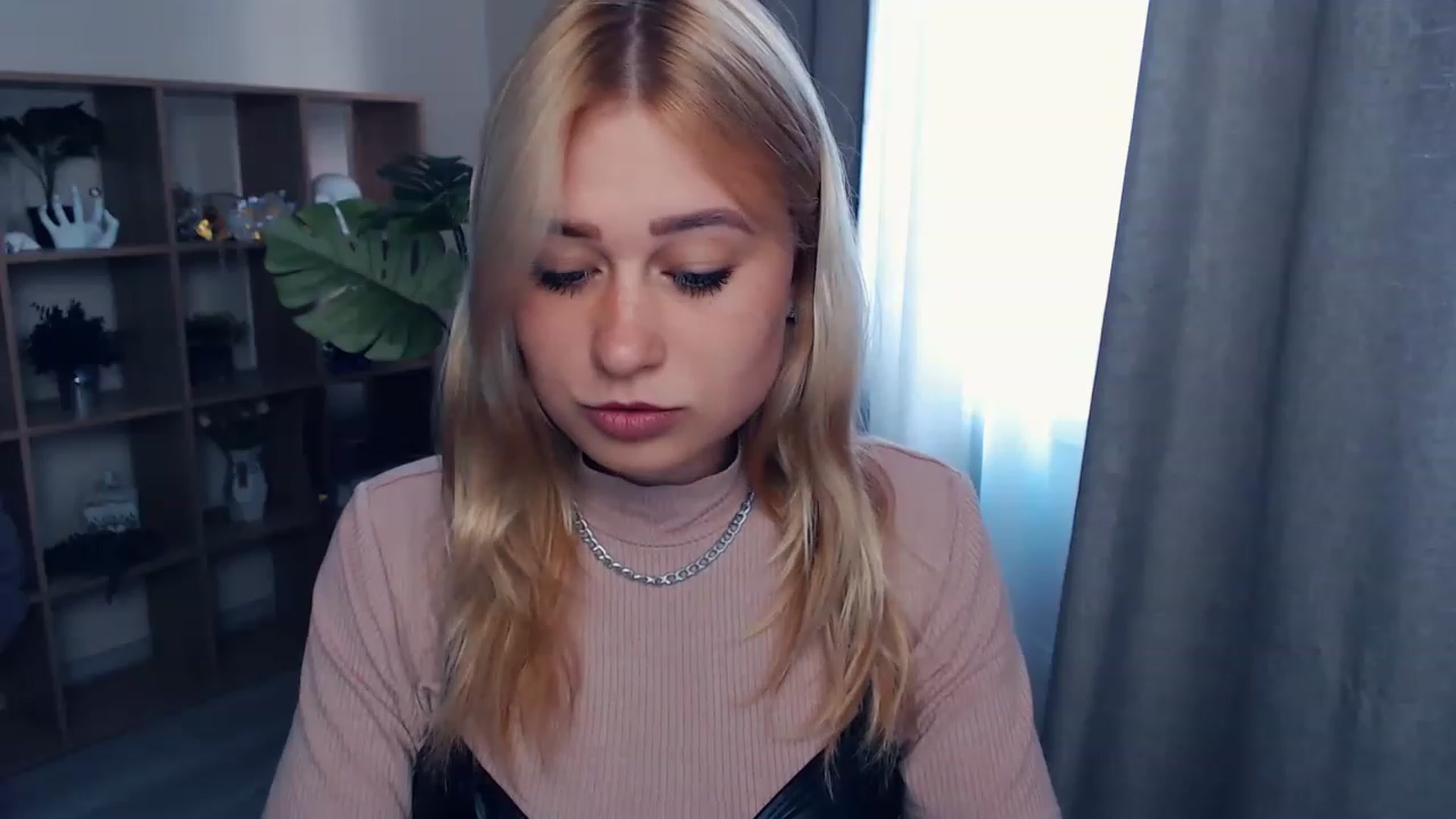Gallery image thumbnail from Kukla_kolduna's myfreecams stream on, 06/17/2023, 16:51 image 3 of 20