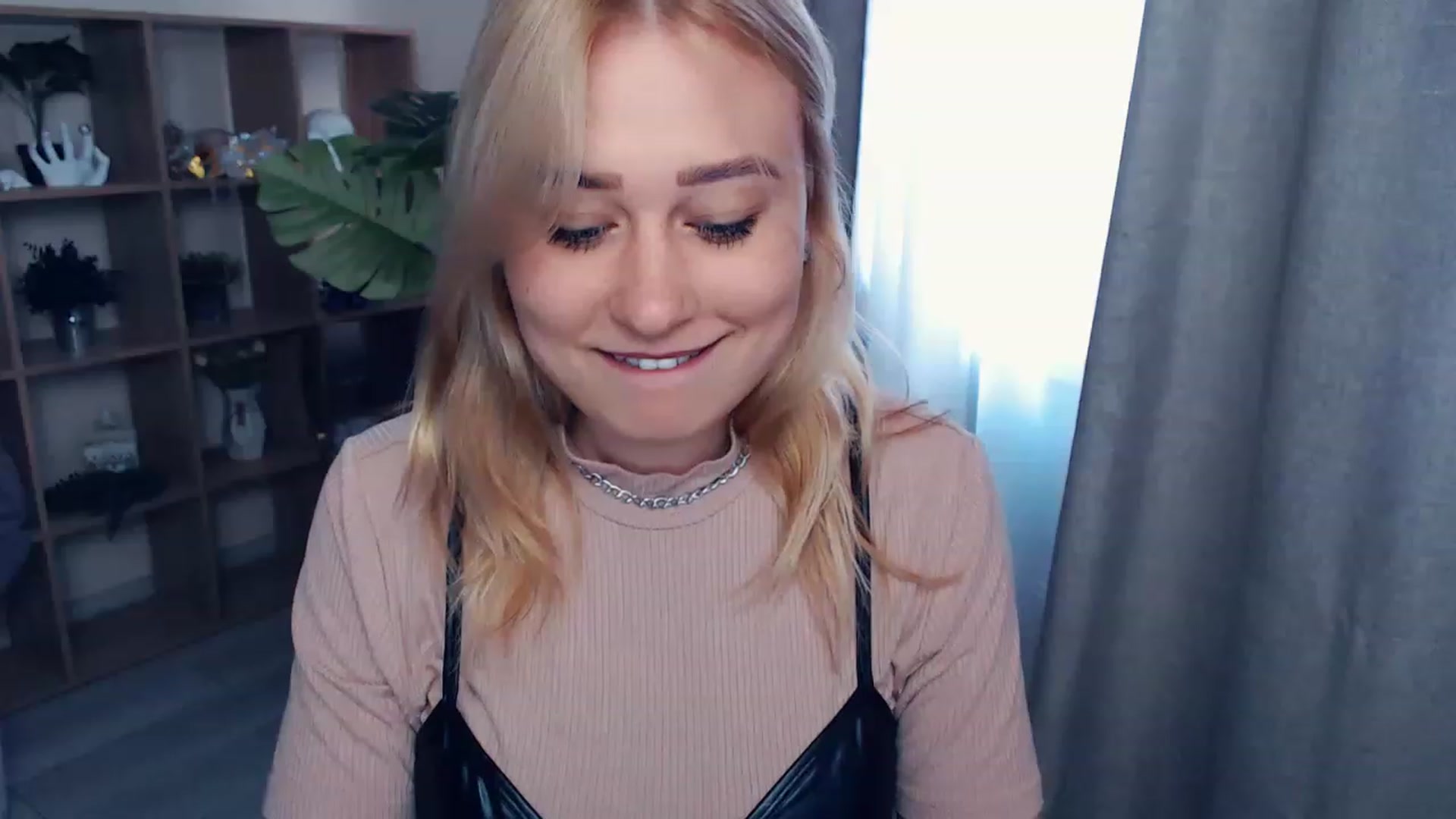 Gallery image thumbnail from Kukla_kolduna's myfreecams stream on, 06/17/2023, 16:51 image 11 of 20