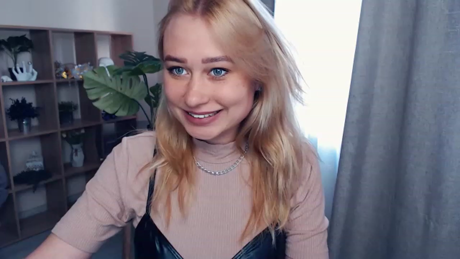 Gallery image thumbnail from Kukla_kolduna's myfreecams stream on, 06/17/2023, 16:51 image 1 of 20