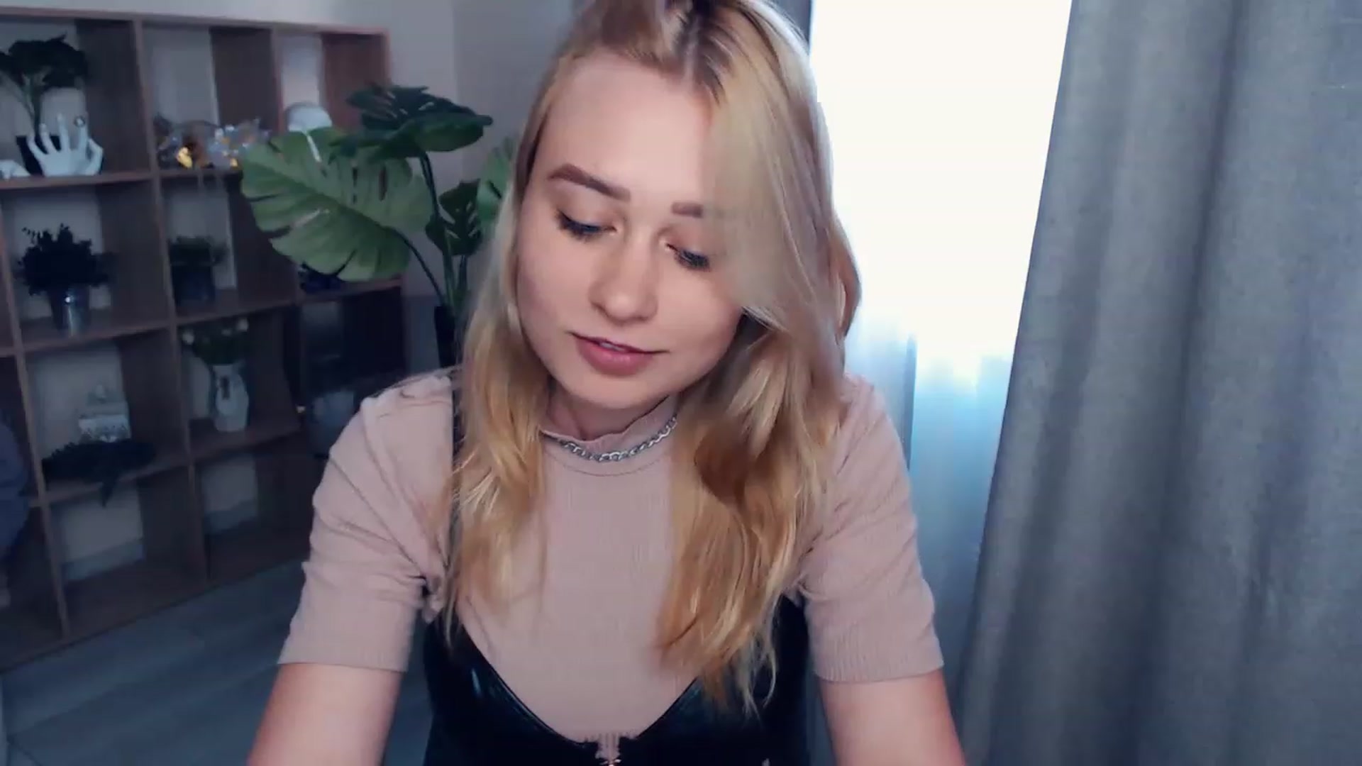 Gallery image thumbnail from Kukla_kolduna's myfreecams stream on, 06/17/2023, 16:51 image 12 of 20