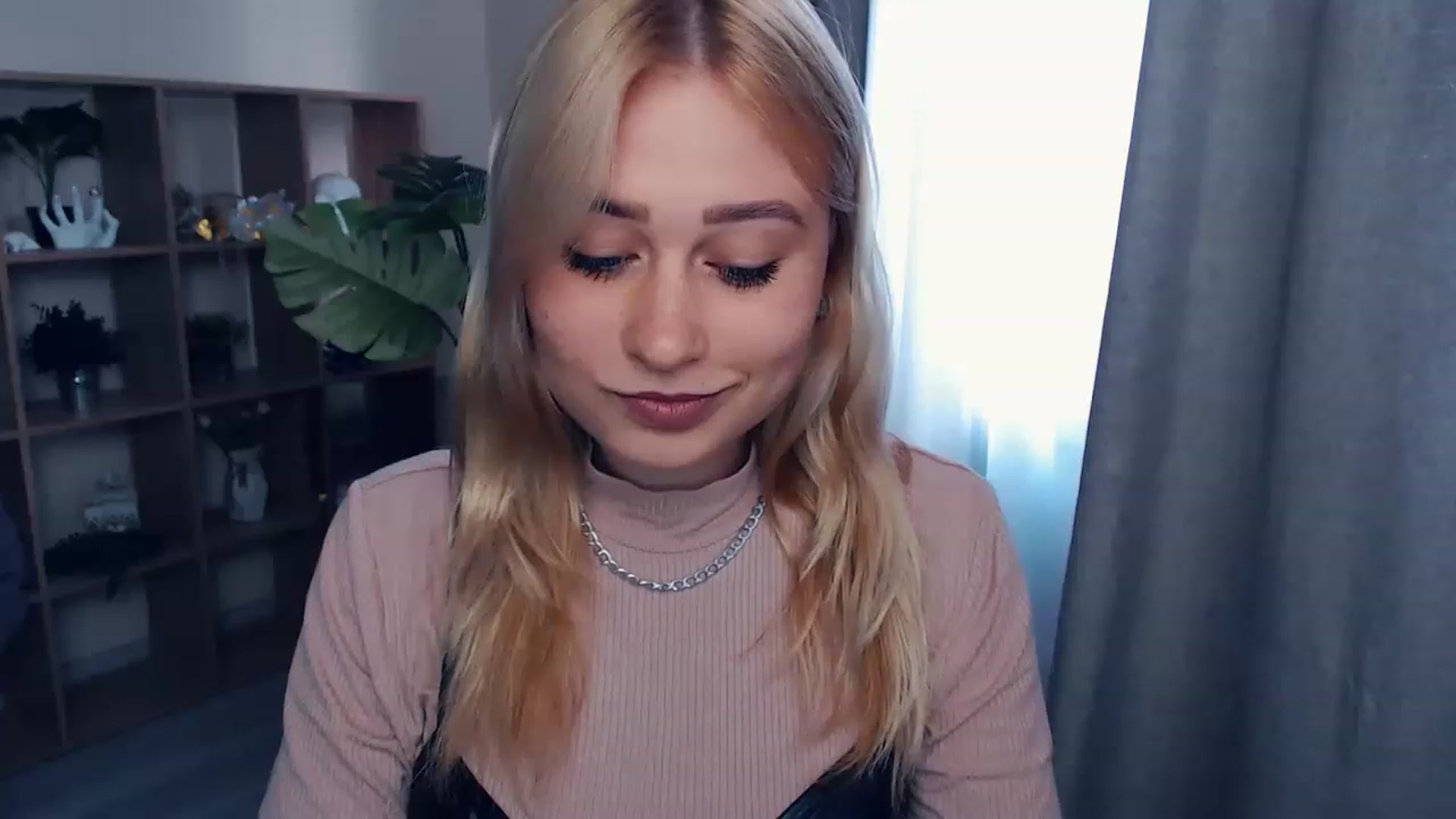 Gallery image thumbnail from Kukla_kolduna's myfreecams stream on, 06/17/2023, 16:51 image 2 of 20