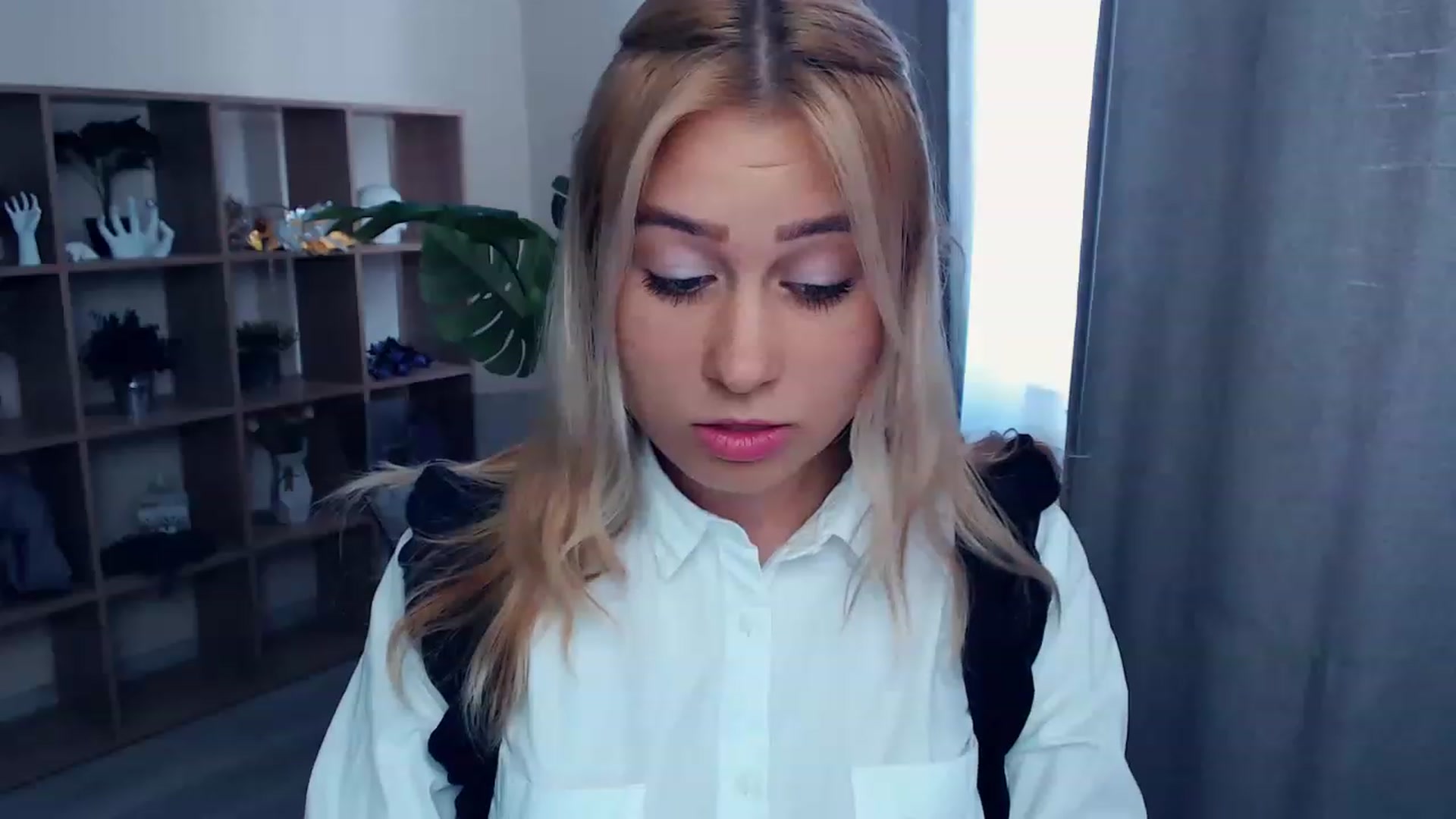 Gallery image thumbnail from Kukla_kolduna's myfreecams stream on, 06/26/2023, 11:24 image 12 of 20