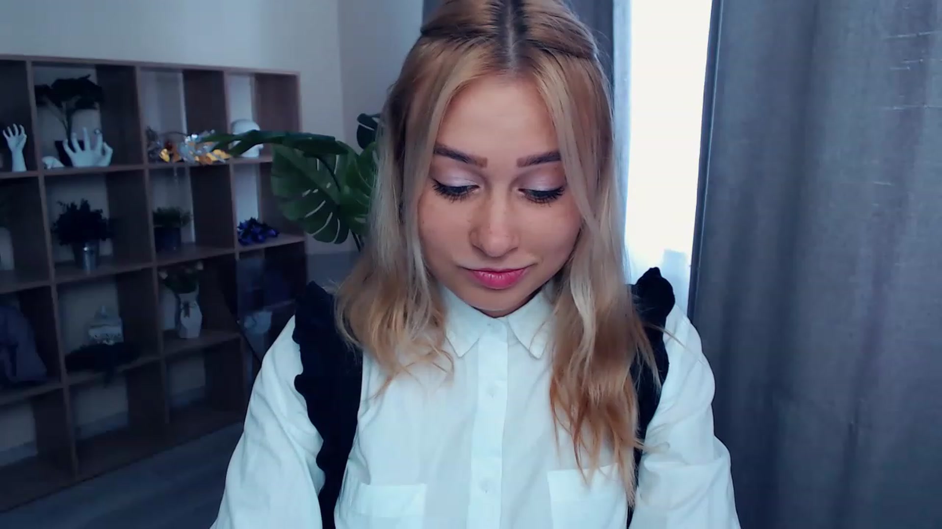 Gallery image thumbnail from Kukla_kolduna's myfreecams stream on, 06/26/2023, 11:24 image 7 of 20