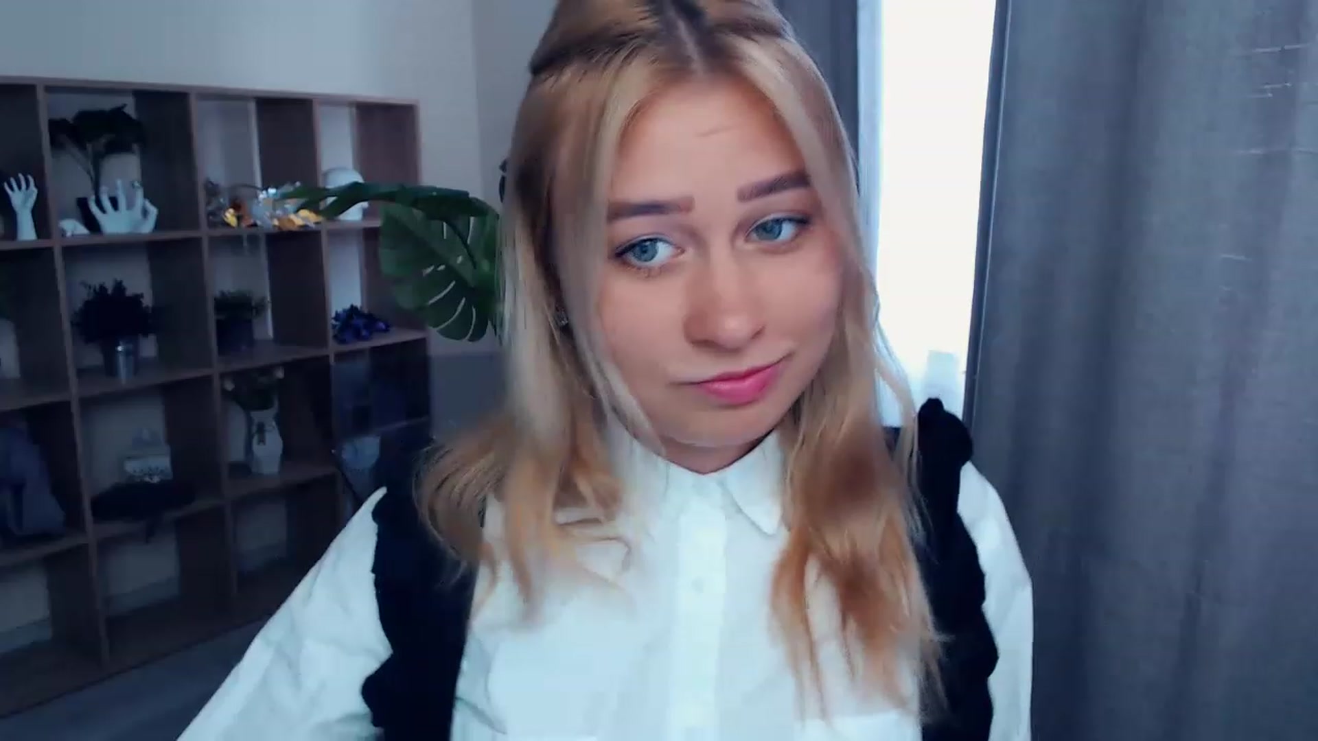 Gallery image thumbnail from Kukla_kolduna's myfreecams stream on, 06/26/2023, 11:24 image 6 of 20