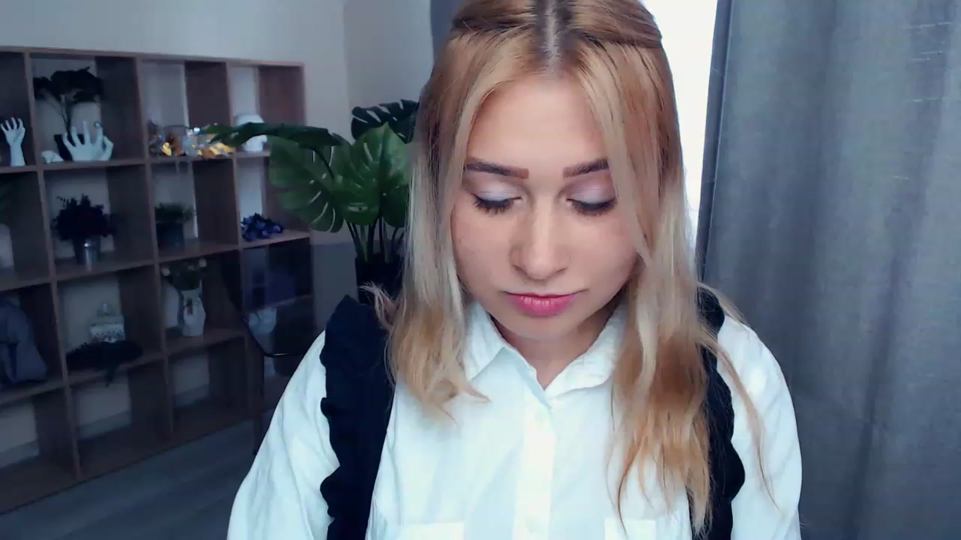 Gallery image thumbnail from Kukla_kolduna's myfreecams stream on, 06/26/2023, 11:24 image 19 of 20