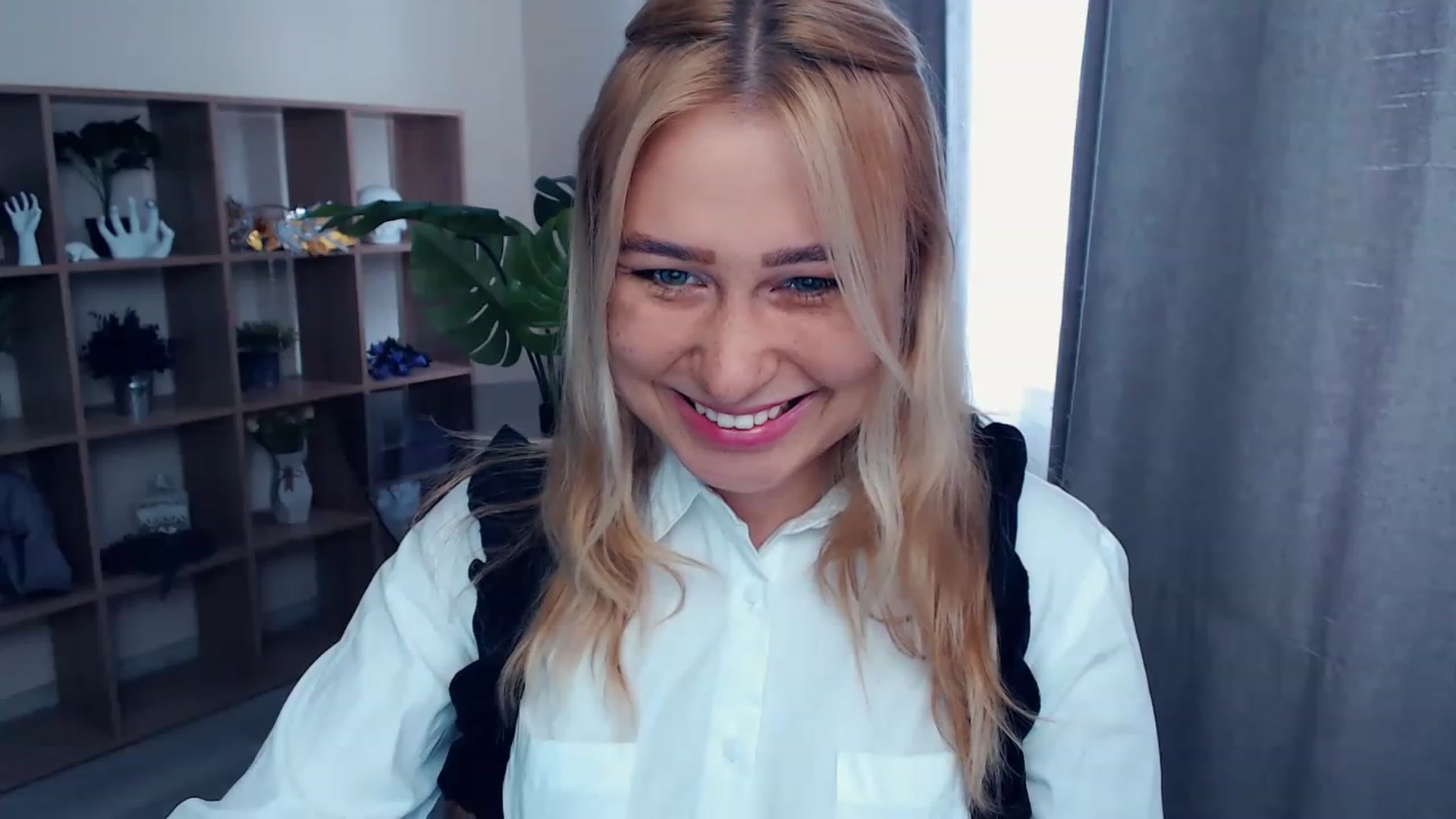 Gallery image thumbnail from Kukla_kolduna's myfreecams stream on, 06/26/2023, 11:24 image 15 of 20