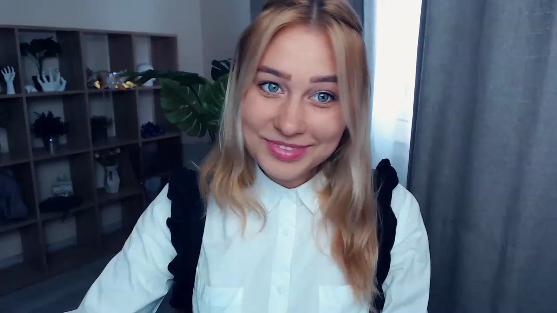 Gallery image thumbnail from Kukla_kolduna's myfreecams stream on, 06/26/2023, 11:24 image 2 of 20