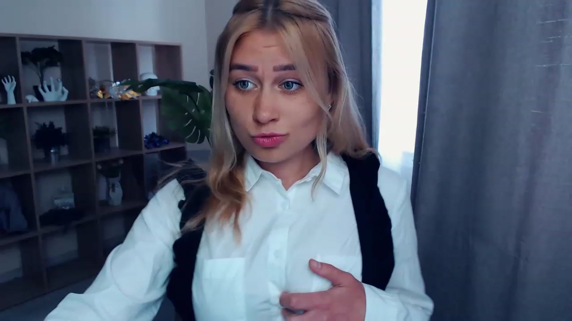 Gallery image thumbnail from Kukla_kolduna's myfreecams stream on, 06/26/2023, 11:24 image 14 of 20