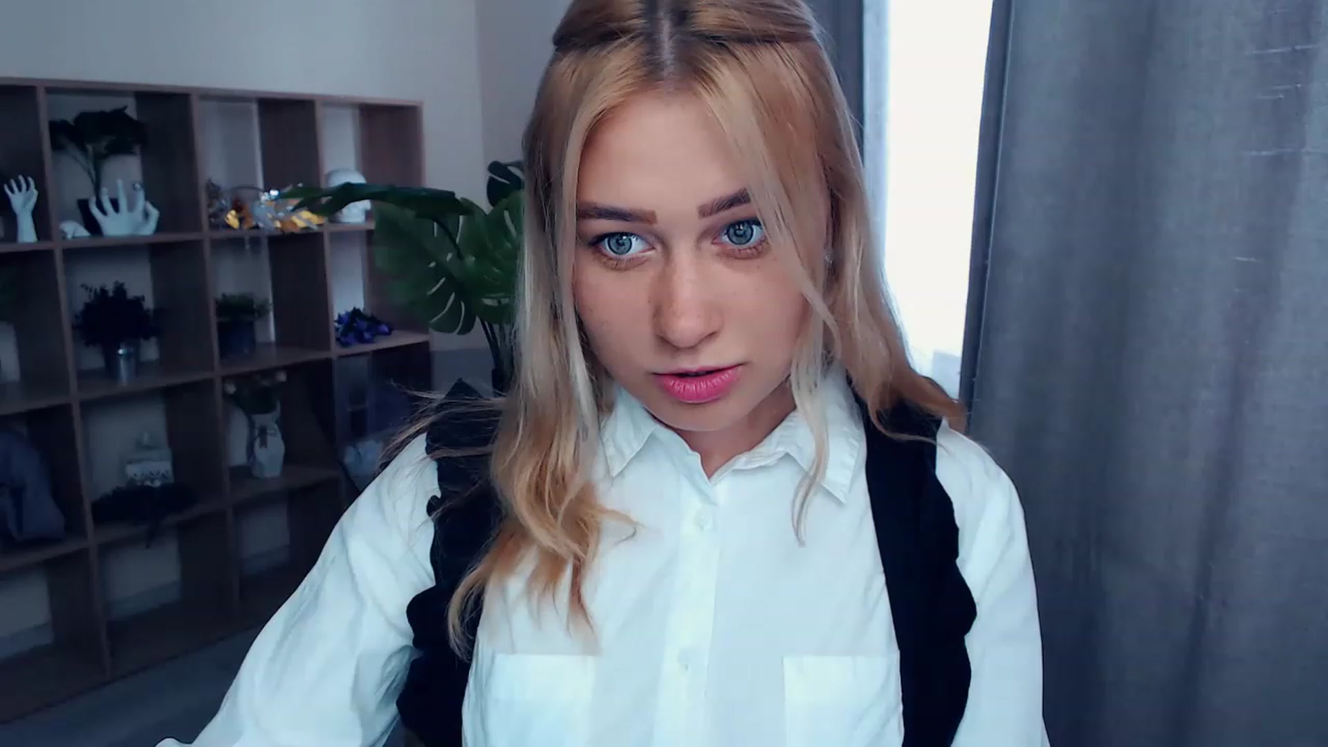 Gallery image thumbnail from Kukla_kolduna's myfreecams stream on, 06/26/2023, 11:24 image 16 of 20