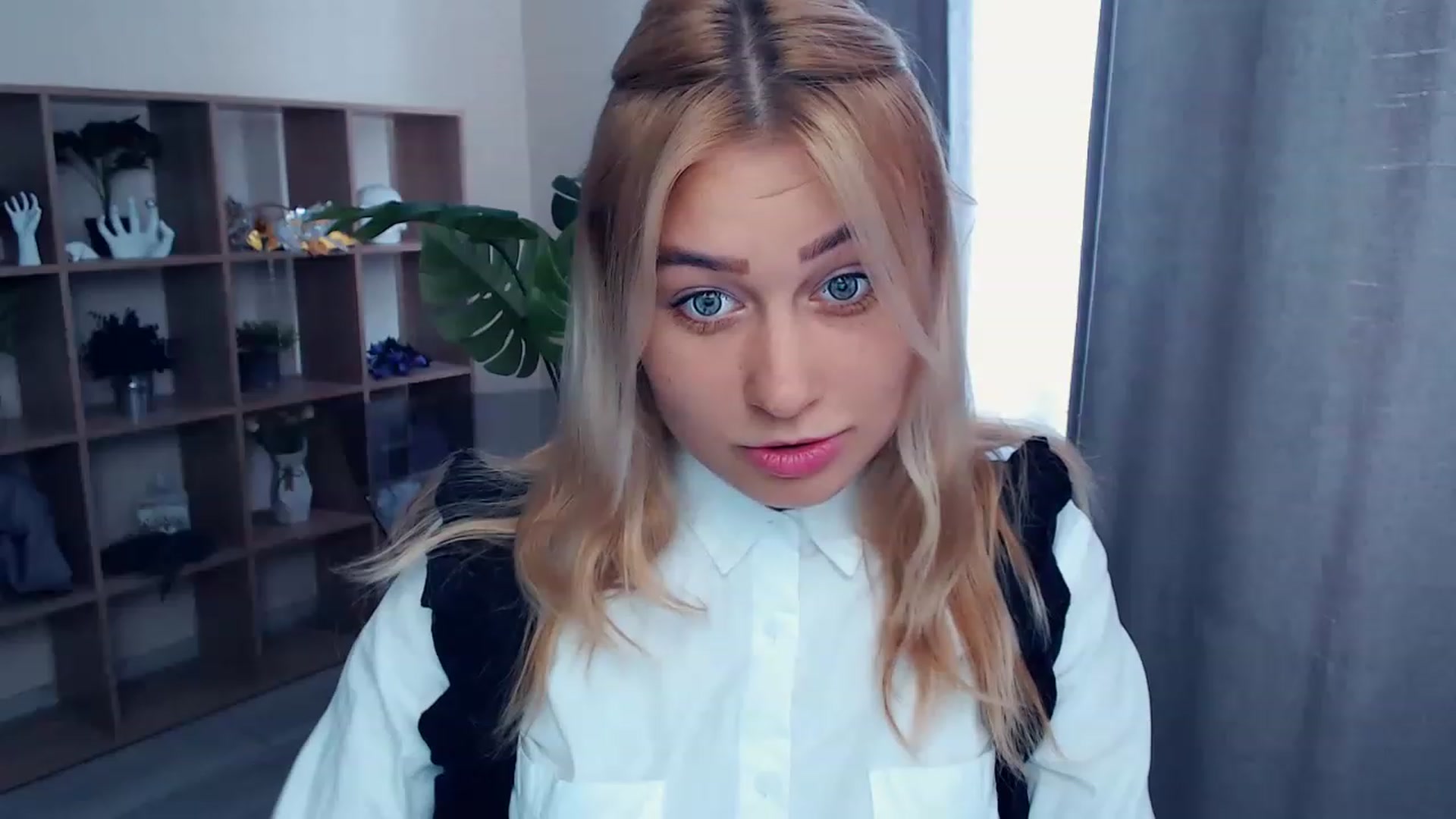 Gallery image thumbnail from Kukla_kolduna's myfreecams stream on, 06/26/2023, 11:24 image 9 of 20