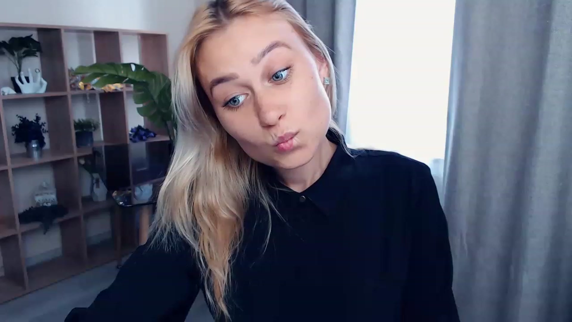 Gallery image thumbnail from Kukla_kolduna's myfreecams stream on, 07/03/2023, 15:15 image 7 of 20
