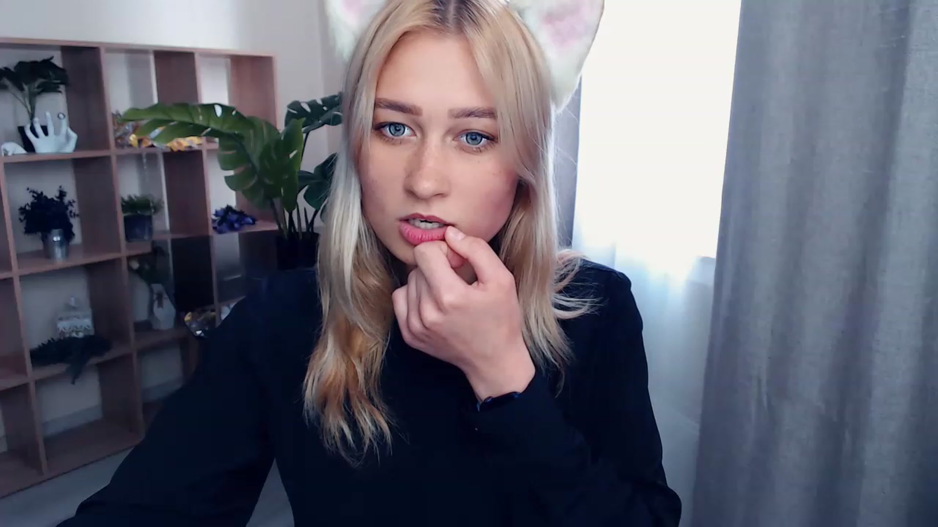Gallery image thumbnail from Kukla_kolduna's myfreecams stream on, 07/03/2023, 15:15 image 19 of 20