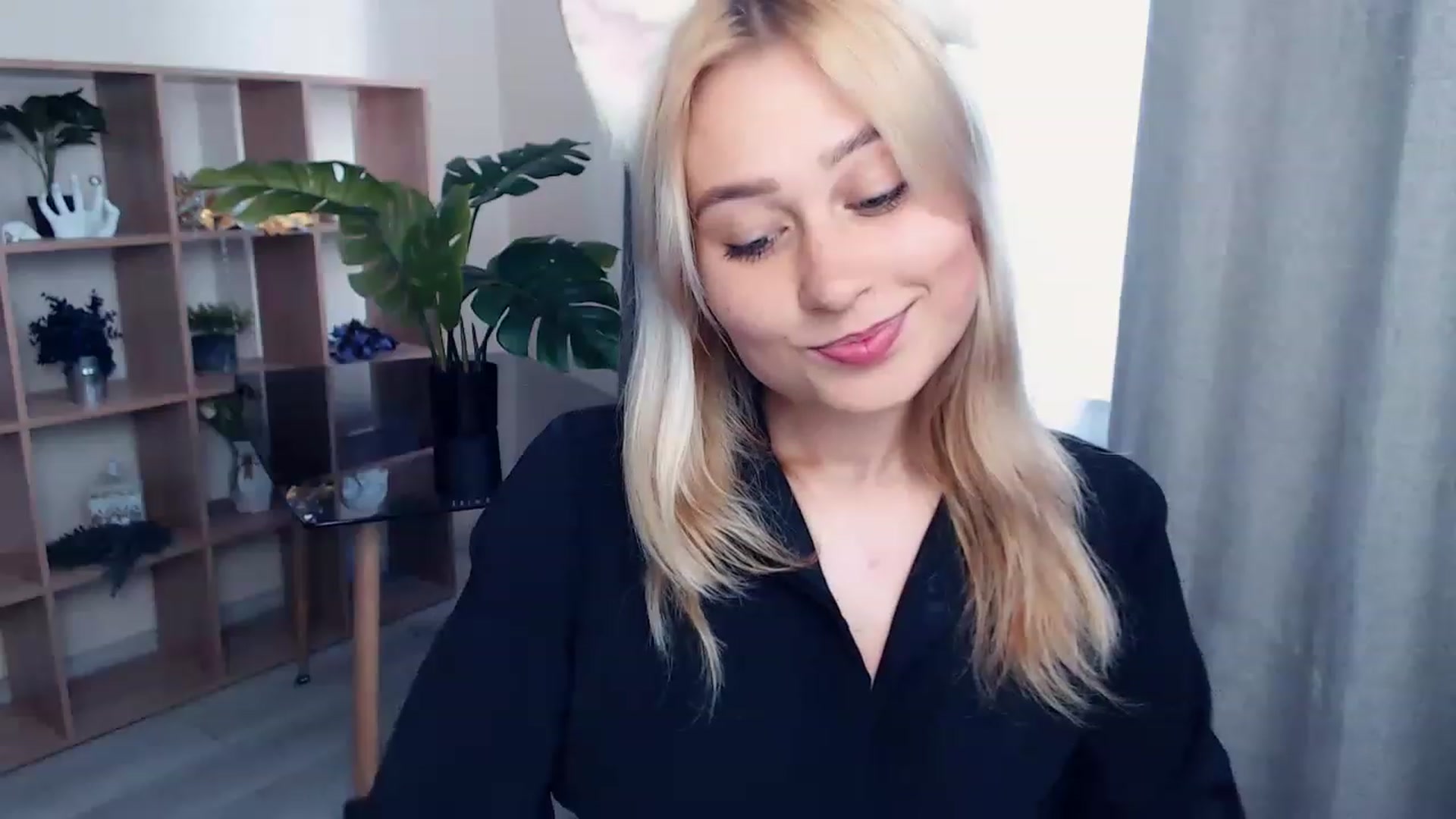 Gallery image thumbnail from Kukla_kolduna's myfreecams stream on, 07/03/2023, 15:15 image 15 of 20