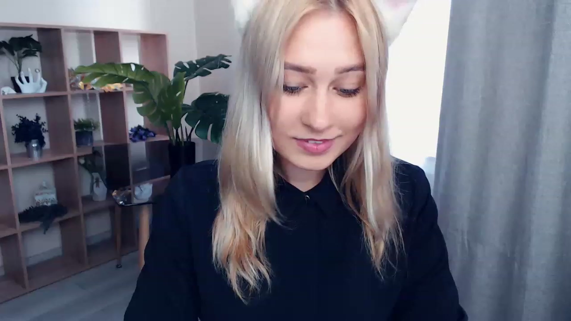 Gallery image thumbnail from Kukla_kolduna's myfreecams stream on, 07/03/2023, 15:15 image 17 of 20