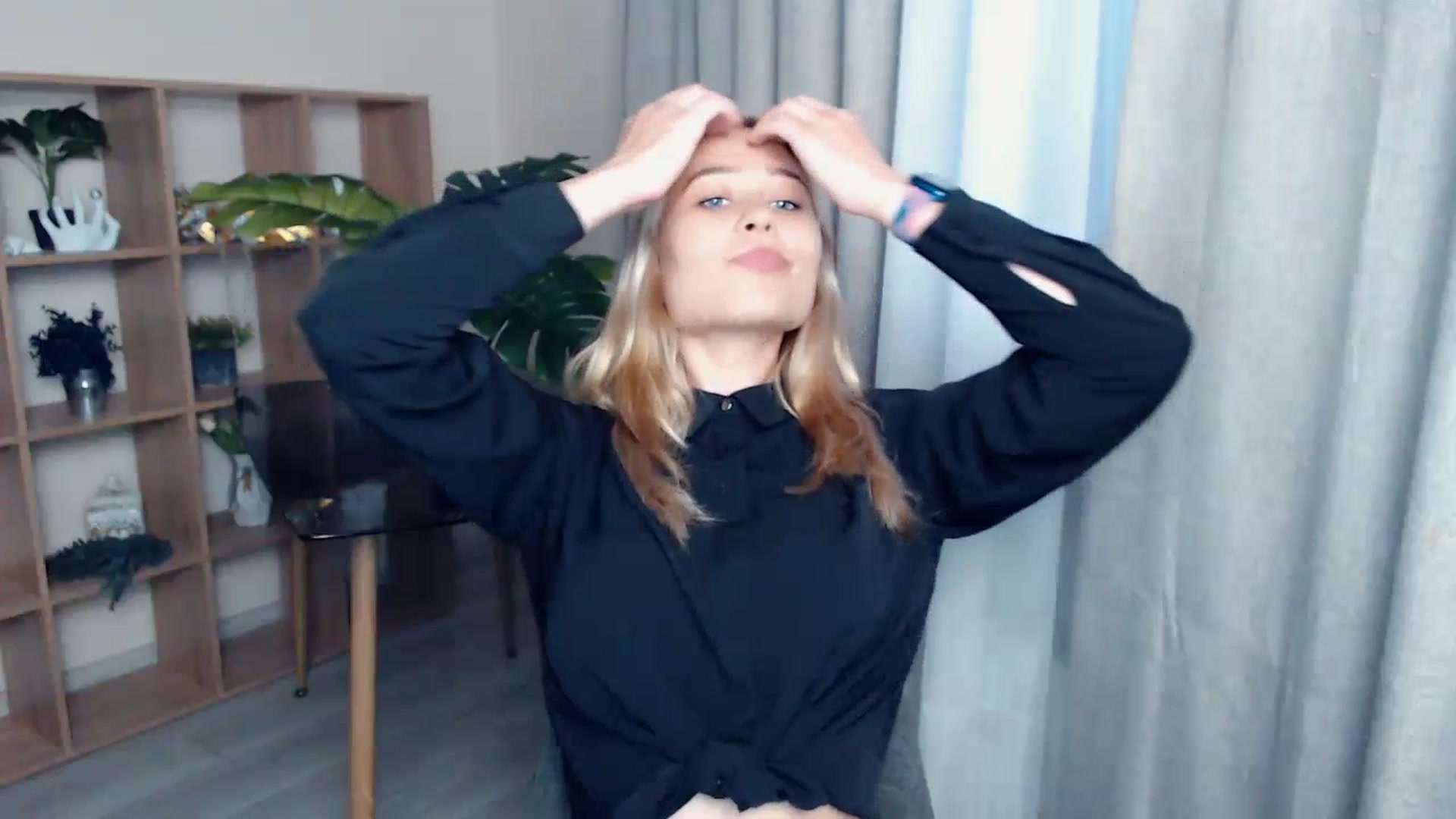 Gallery image thumbnail from Kukla_kolduna's myfreecams stream on, 07/03/2023, 18:35 image 16 of 20