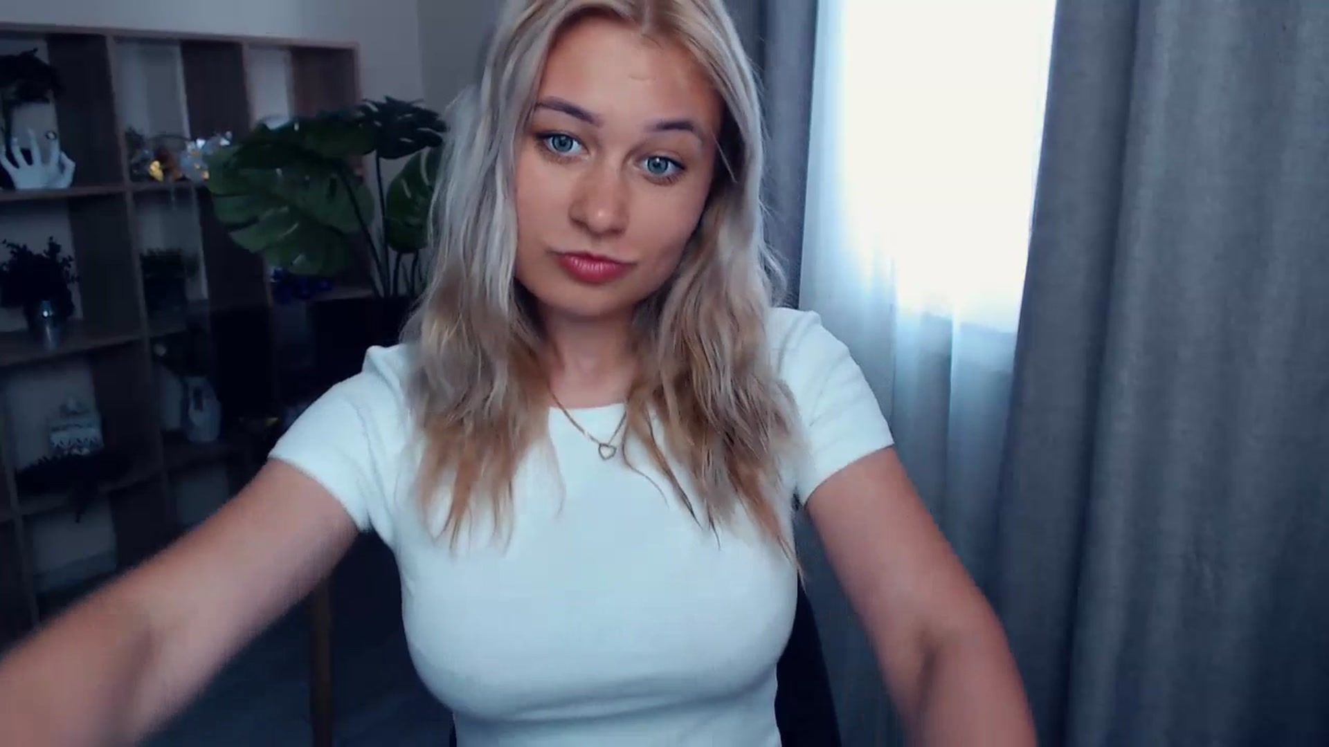 Gallery image thumbnail from Kukla_kolduna's myfreecams stream on, 07/06/2023, 15:59 image 12 of 20