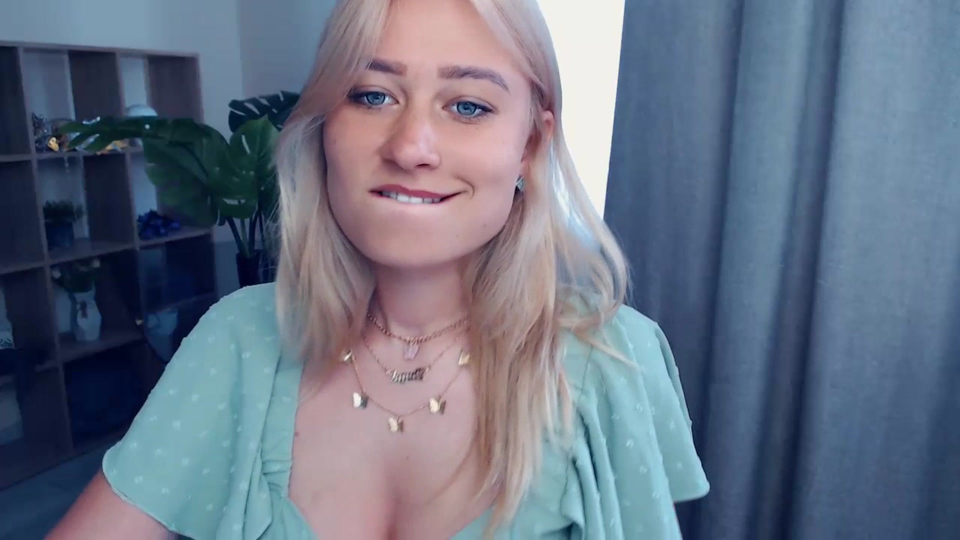 Gallery image thumbnail from Kukla_kolduna's myfreecams stream on, 07/15/2023, 11:09 image 12 of 20