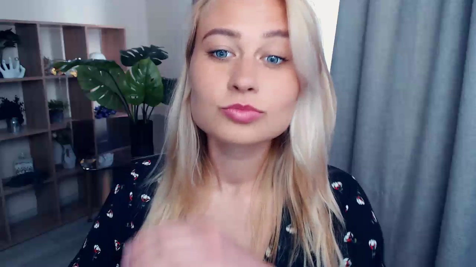 Gallery image thumbnail from Kukla_kolduna's myfreecams stream on, 07/16/2023, 15:38 image 14 of 20