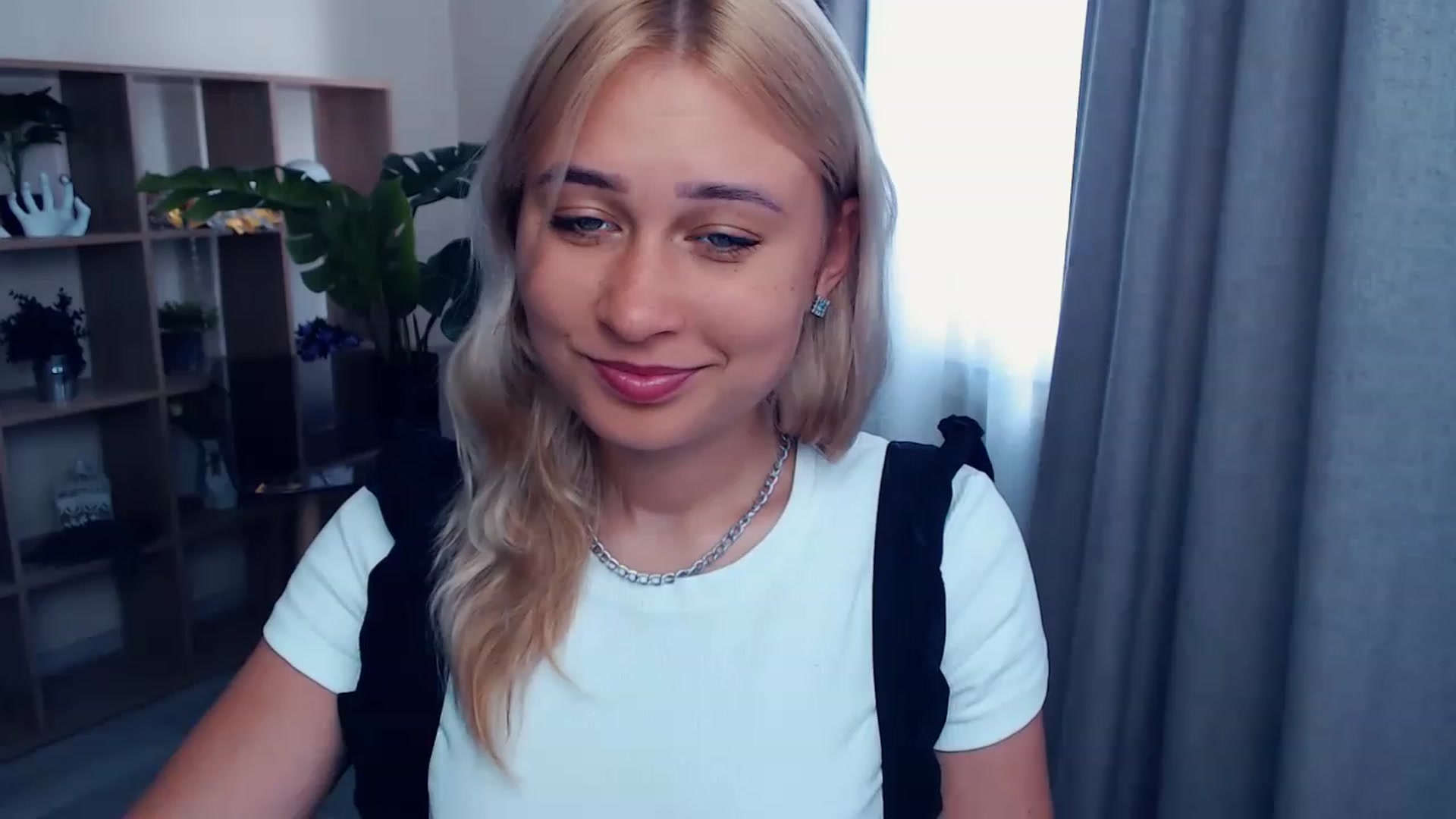 Gallery image thumbnail from Kukla_kolduna's myfreecams stream on, 07/24/2023, 14:38 image 7 of 20