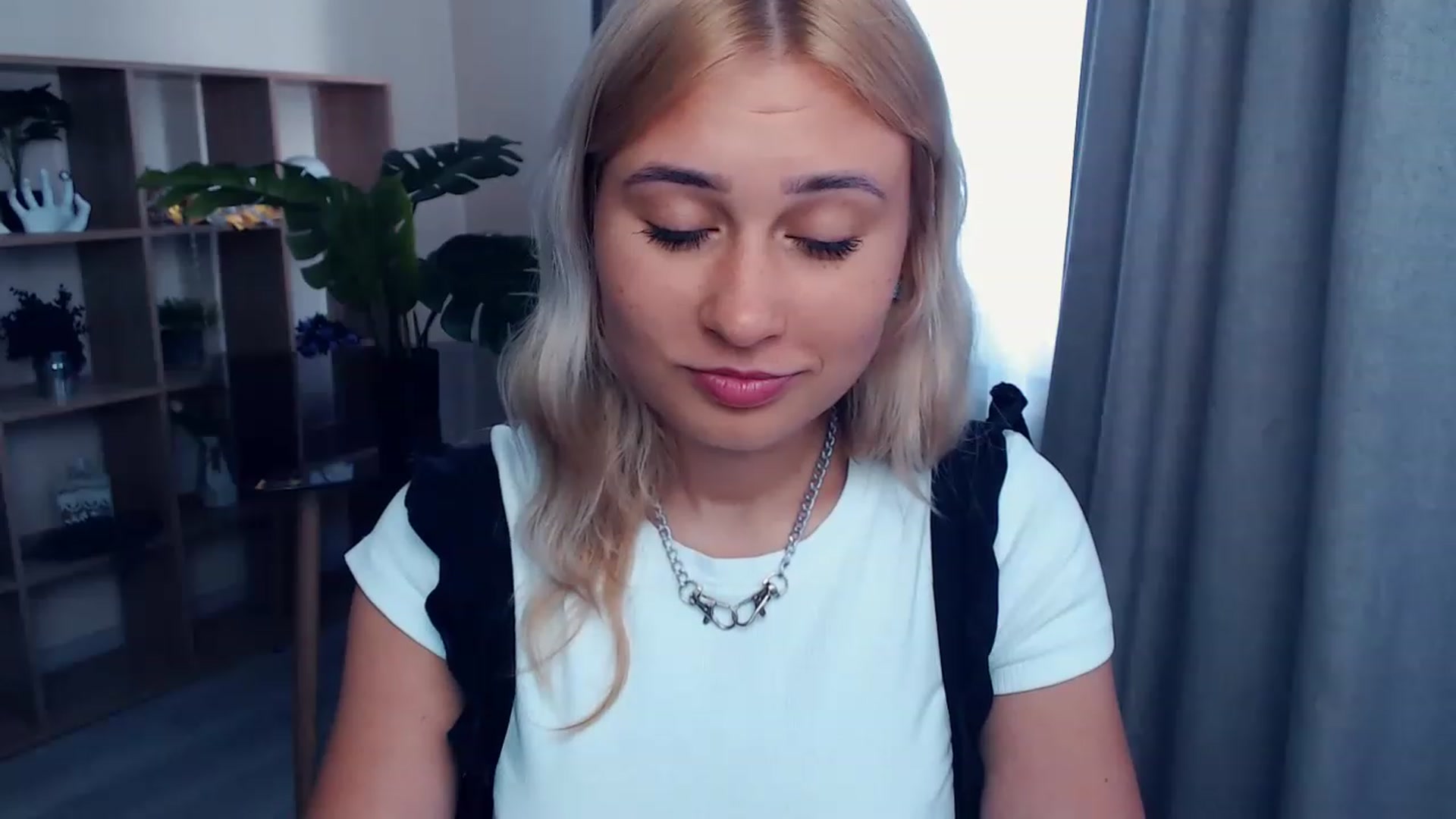 Gallery image thumbnail from Kukla_kolduna's myfreecams stream on, 07/24/2023, 14:38 image 16 of 20