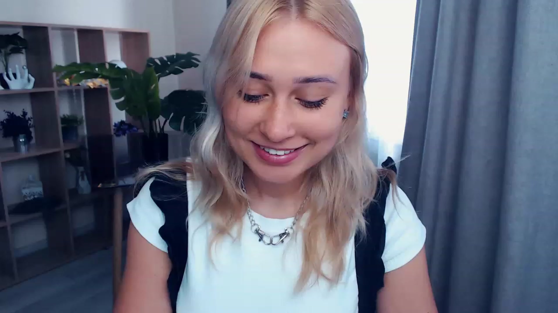 Gallery image thumbnail from Kukla_kolduna's myfreecams stream on, 07/24/2023, 14:38 image 13 of 20