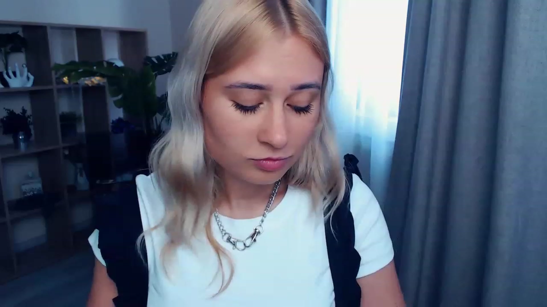 Gallery image thumbnail from Kukla_kolduna's myfreecams stream on, 07/24/2023, 14:38 image 18 of 20