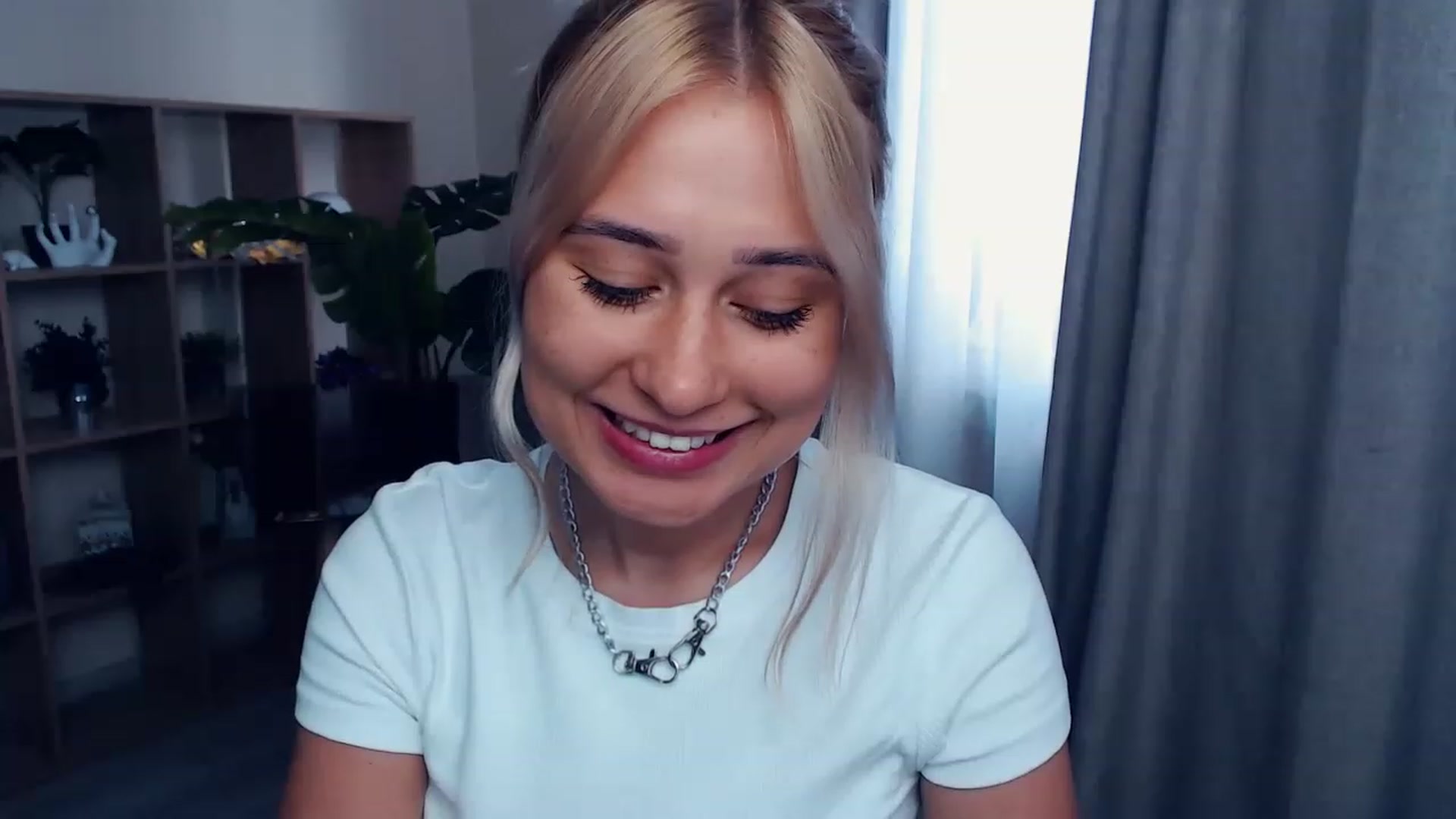 Gallery image thumbnail from Kukla_kolduna's myfreecams stream on, 07/24/2023, 16:12 image 9 of 20
