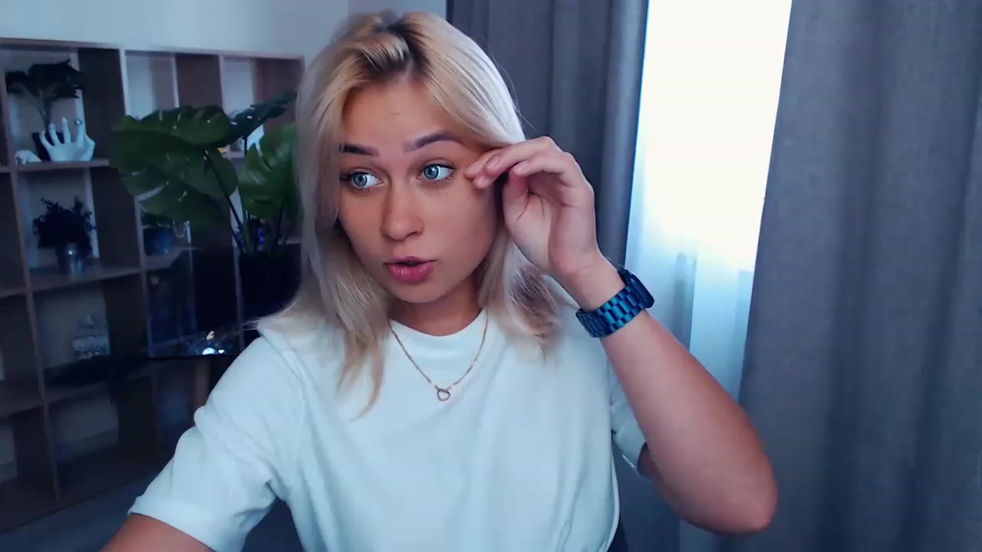 Gallery image thumbnail from Kukla_kolduna's myfreecams stream on, 08/03/2023, 10:17 image 5 of 20