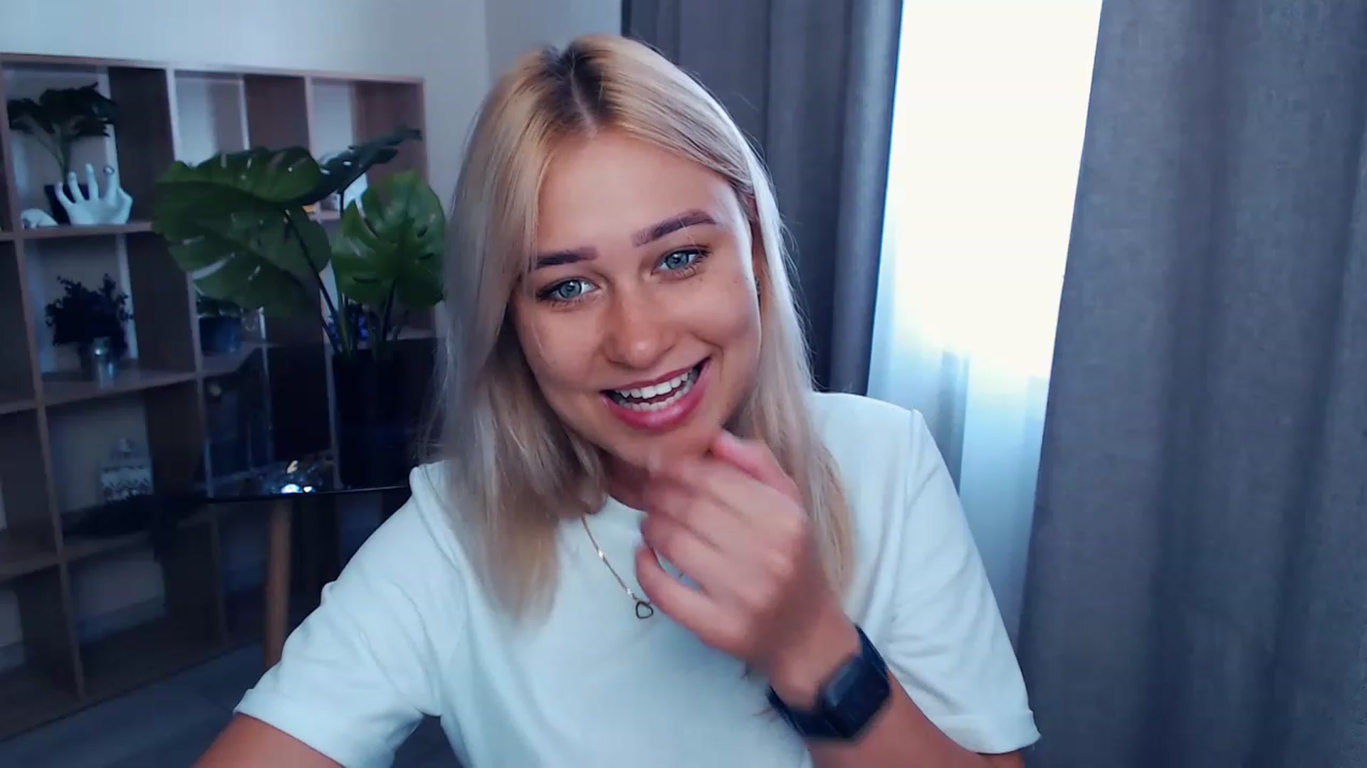 Gallery image thumbnail from Kukla_kolduna's myfreecams stream on, 08/03/2023, 10:17 image 8 of 20