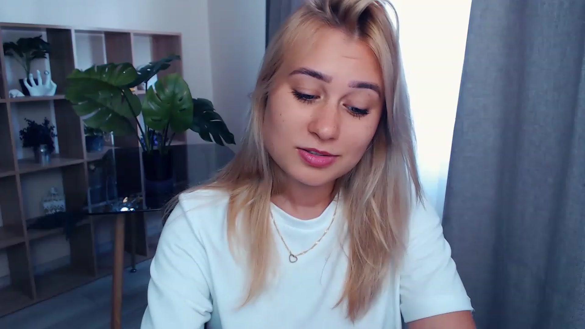 Gallery image thumbnail from Kukla_kolduna's myfreecams stream on, 08/03/2023, 10:17 image 2 of 20