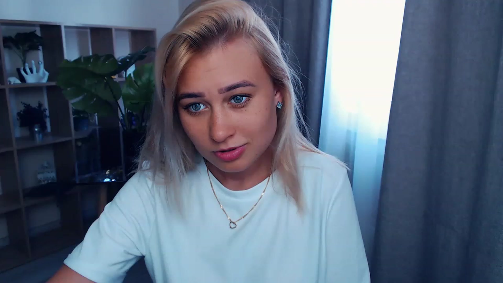 Gallery image thumbnail from Kukla_kolduna's myfreecams stream on, 08/03/2023, 10:17 image 4 of 20