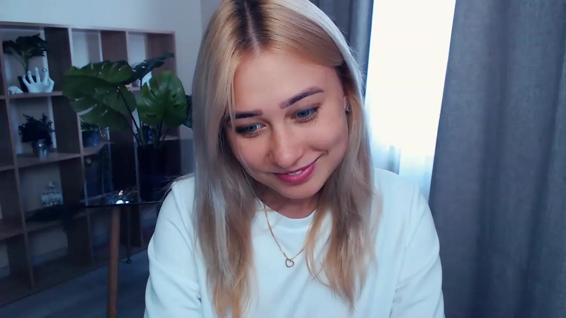 Gallery image thumbnail from Kukla_kolduna's myfreecams stream on, 08/03/2023, 10:17 image 14 of 20