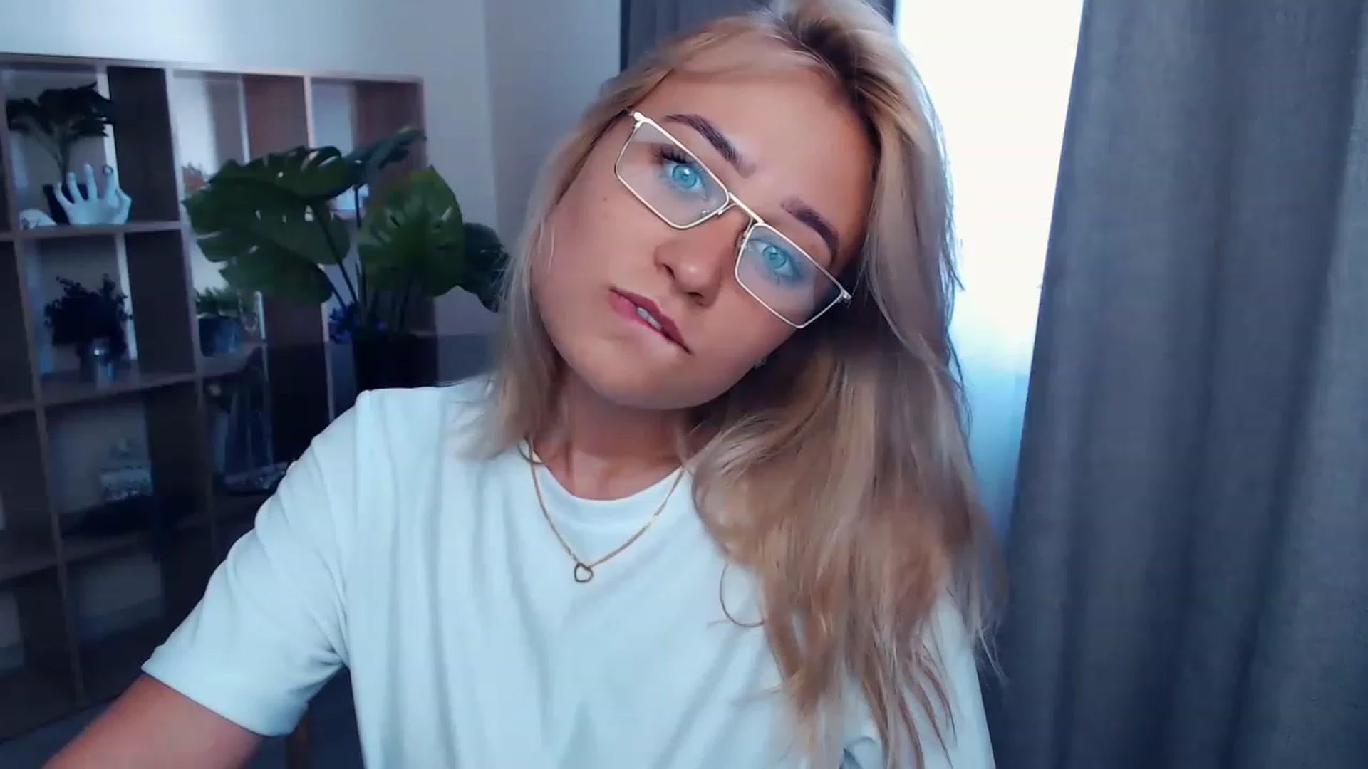 Gallery image thumbnail from Kukla_kolduna's myfreecams stream on, 08/03/2023, 11:14 image 19 of 20