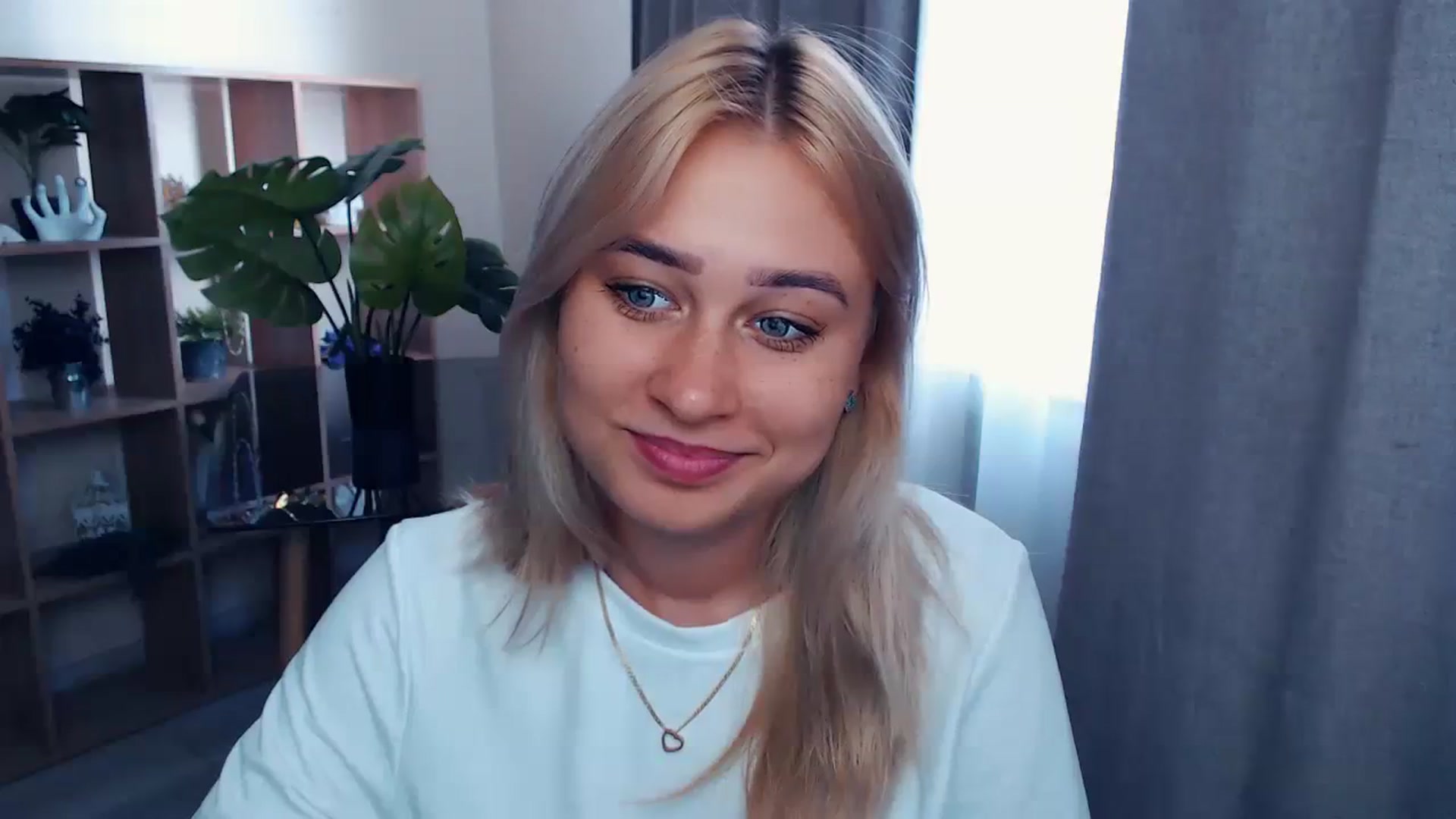 Gallery image thumbnail from Kukla_kolduna's myfreecams stream on, 08/03/2023, 14:17 image 17 of 20