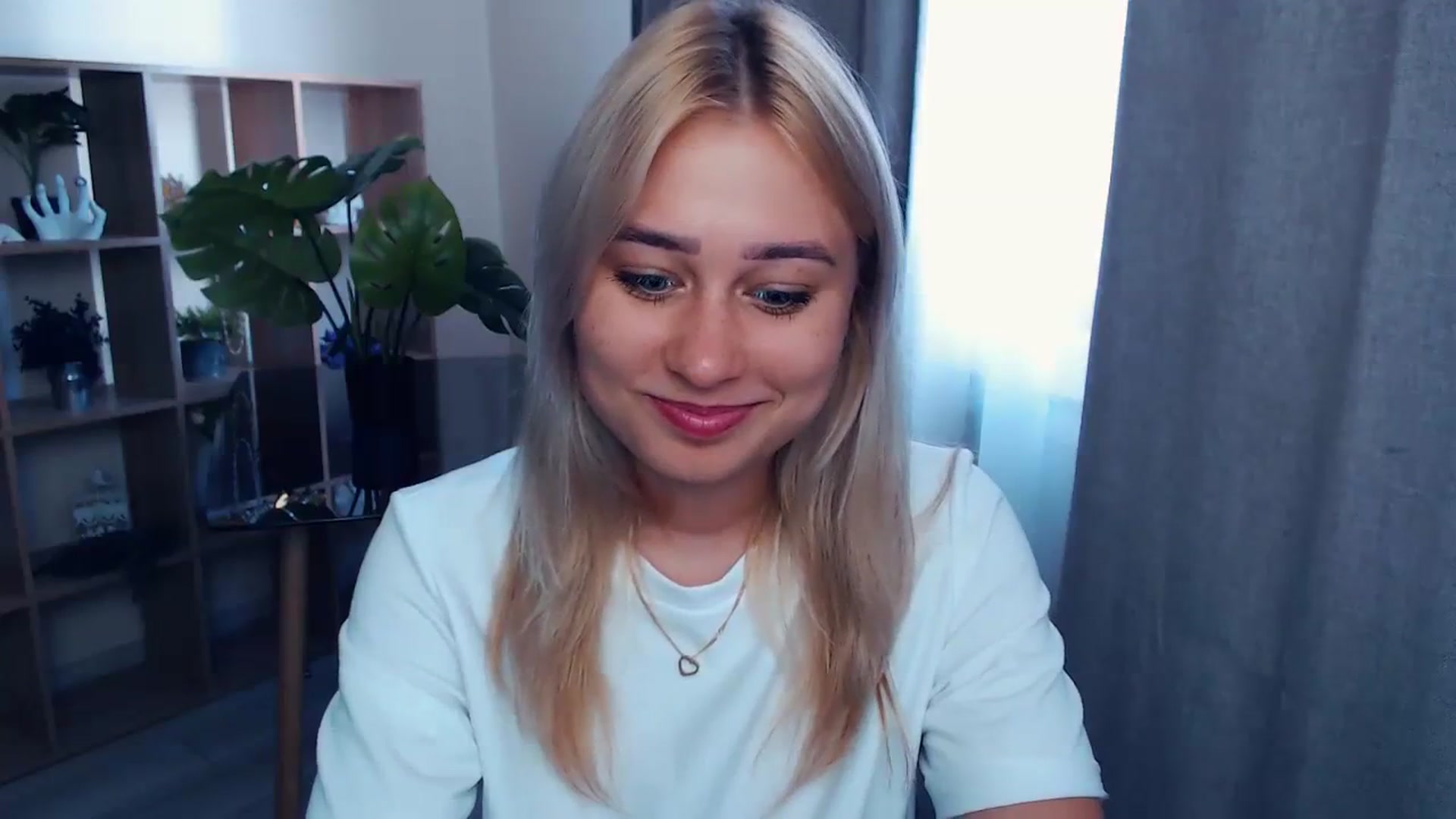 Gallery image thumbnail from Kukla_kolduna's myfreecams stream on, 08/03/2023, 14:17 image 2 of 20