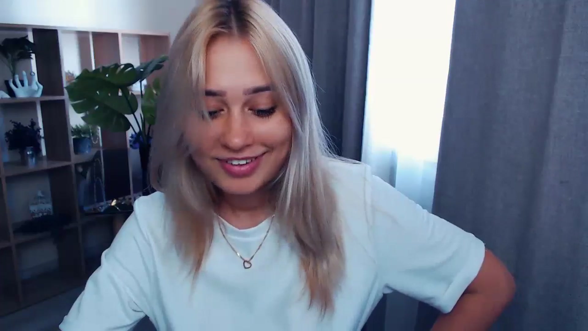 Gallery image thumbnail from Kukla_kolduna's myfreecams stream on, 08/03/2023, 14:17 image 10 of 20