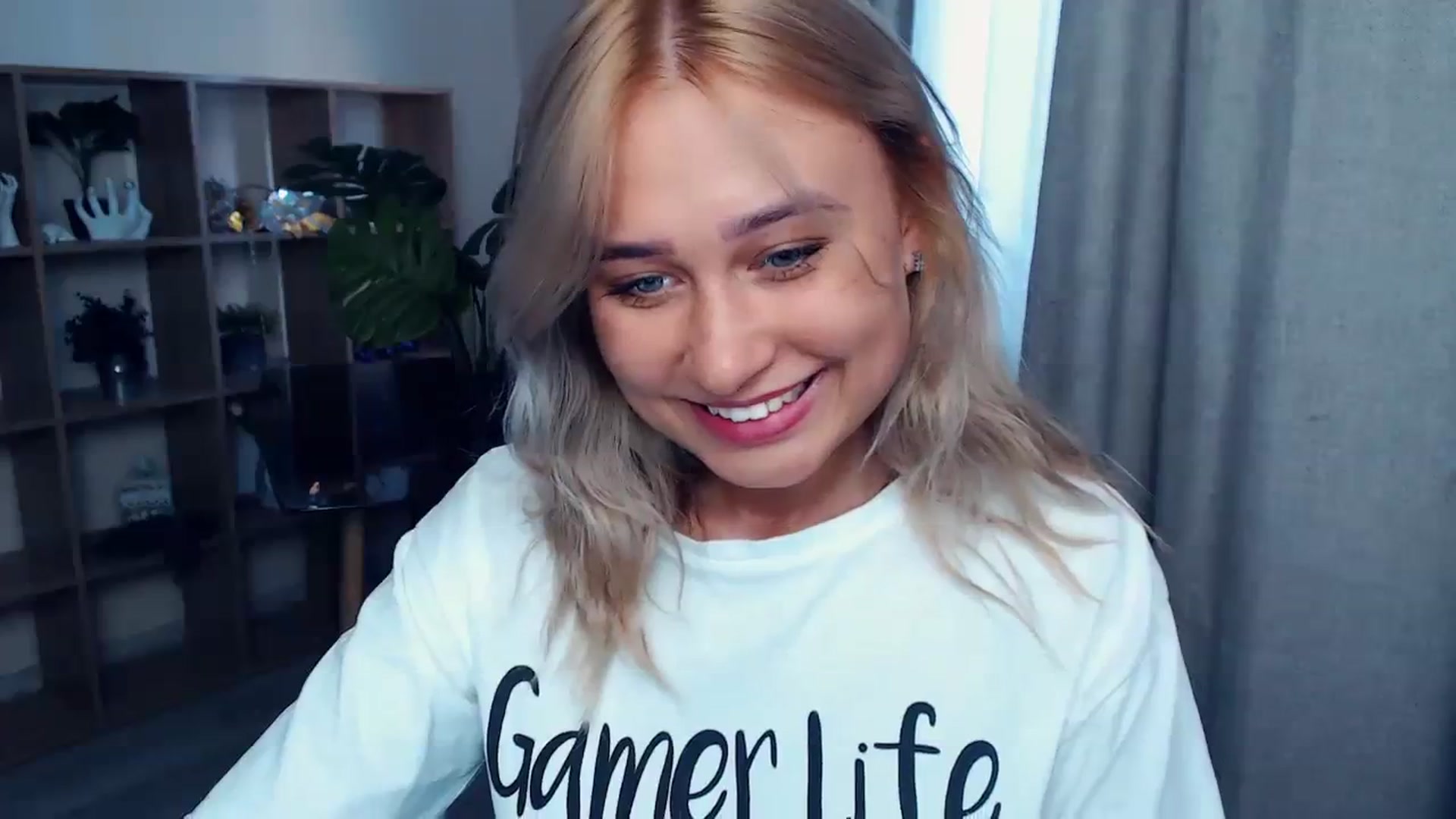Gallery image thumbnail from Kukla_kolduna's myfreecams stream on, 08/13/2023, 17:18 image 9 of 20