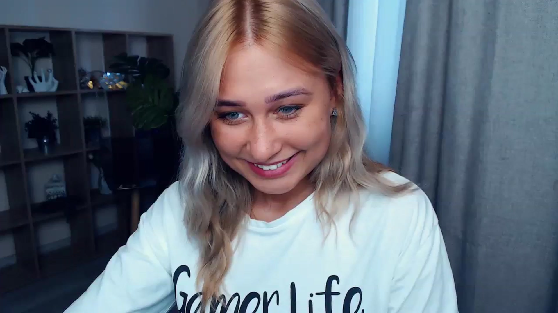 Gallery image thumbnail from Kukla_kolduna's myfreecams stream on, 08/13/2023, 17:18 image 16 of 20