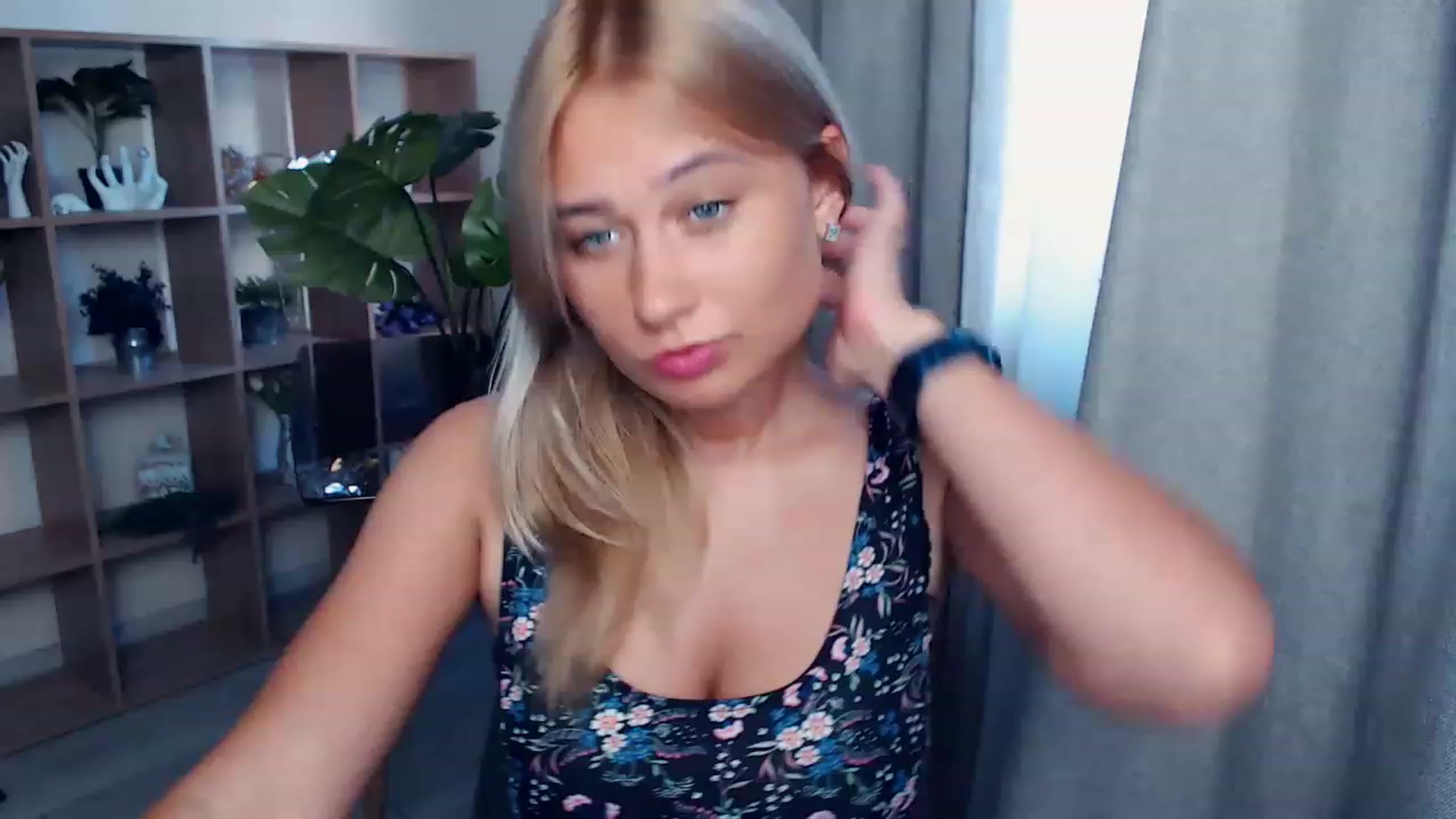 Gallery image thumbnail from Kukla_kolduna's myfreecams stream on, 08/14/2023, 16:28 image 14 of 20