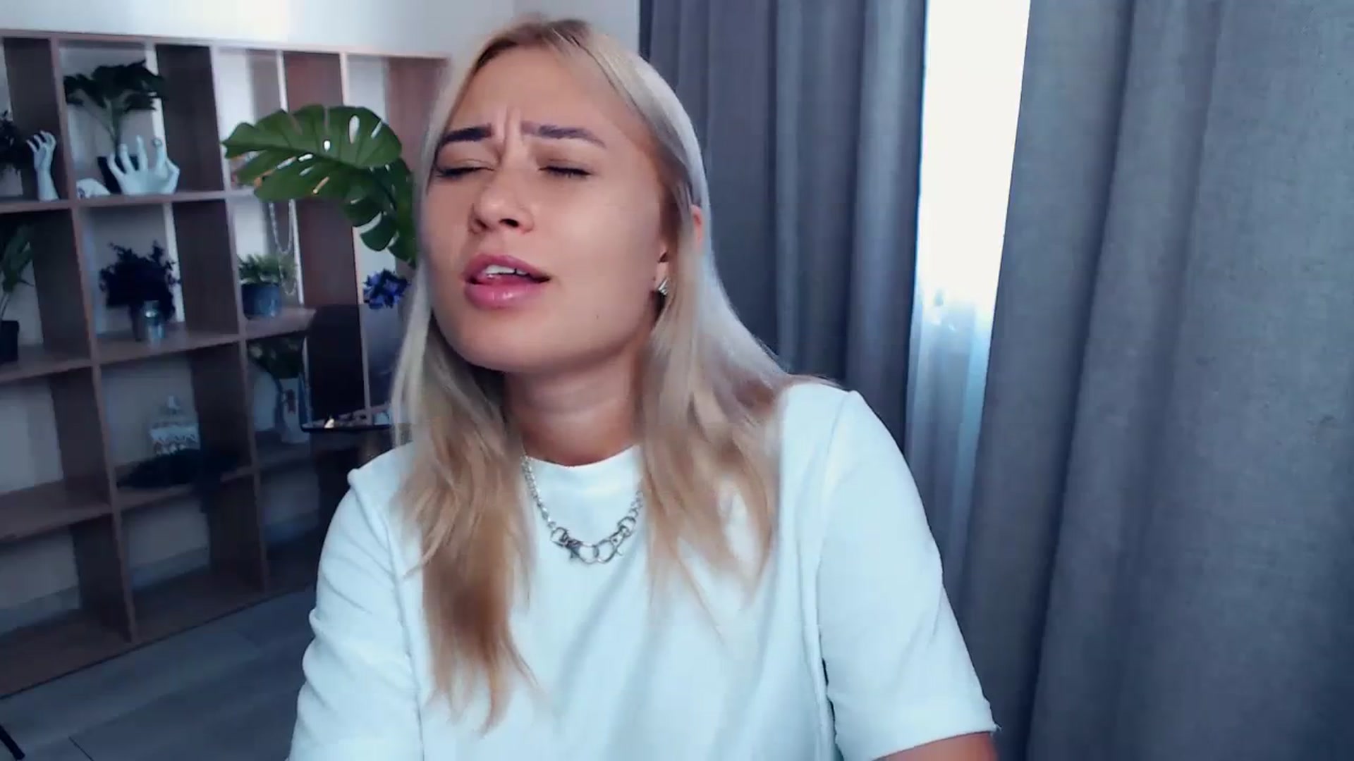 Gallery image thumbnail from Kukla_kolduna's myfreecams stream on, 08/18/2023, 13:59 image 3 of 20