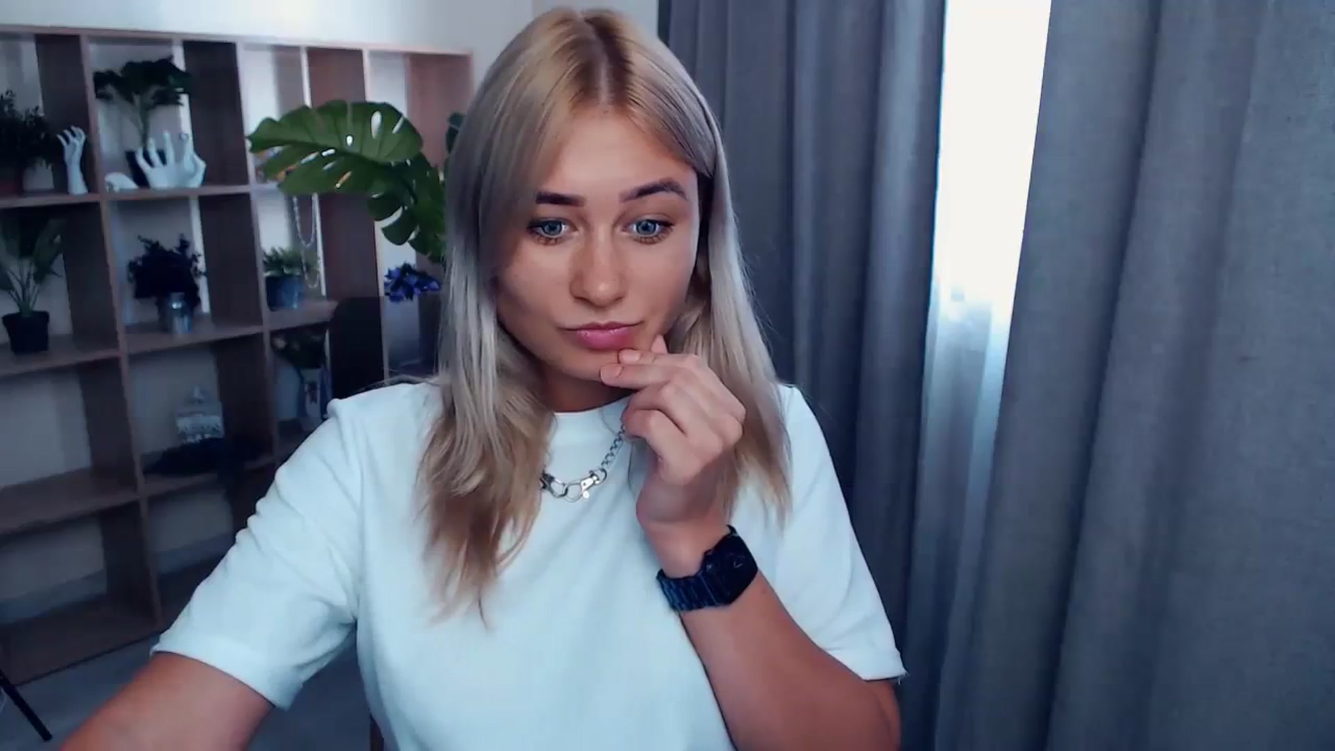 Gallery image thumbnail from Kukla_kolduna's myfreecams stream on, 08/18/2023, 13:59 image 15 of 20