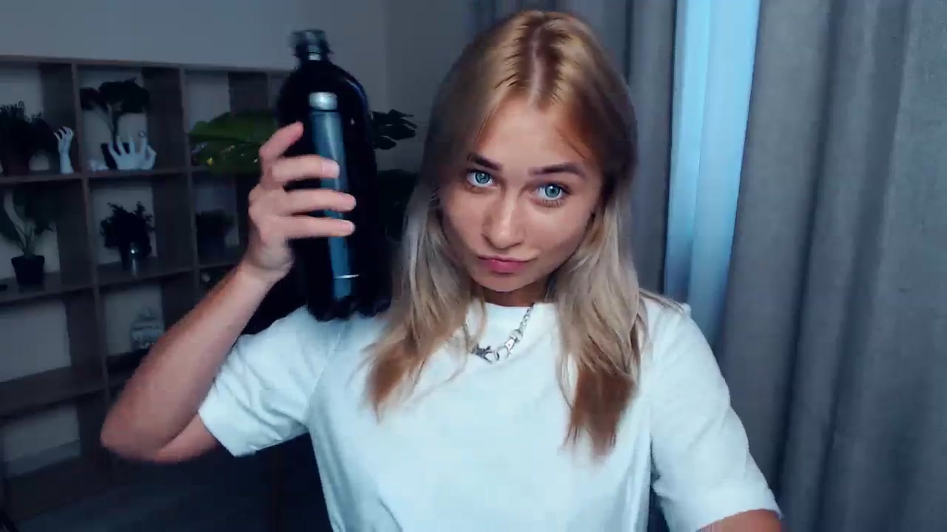 Gallery image thumbnail from Kukla_kolduna's myfreecams stream on, 08/18/2023, 17:07 image 13 of 20