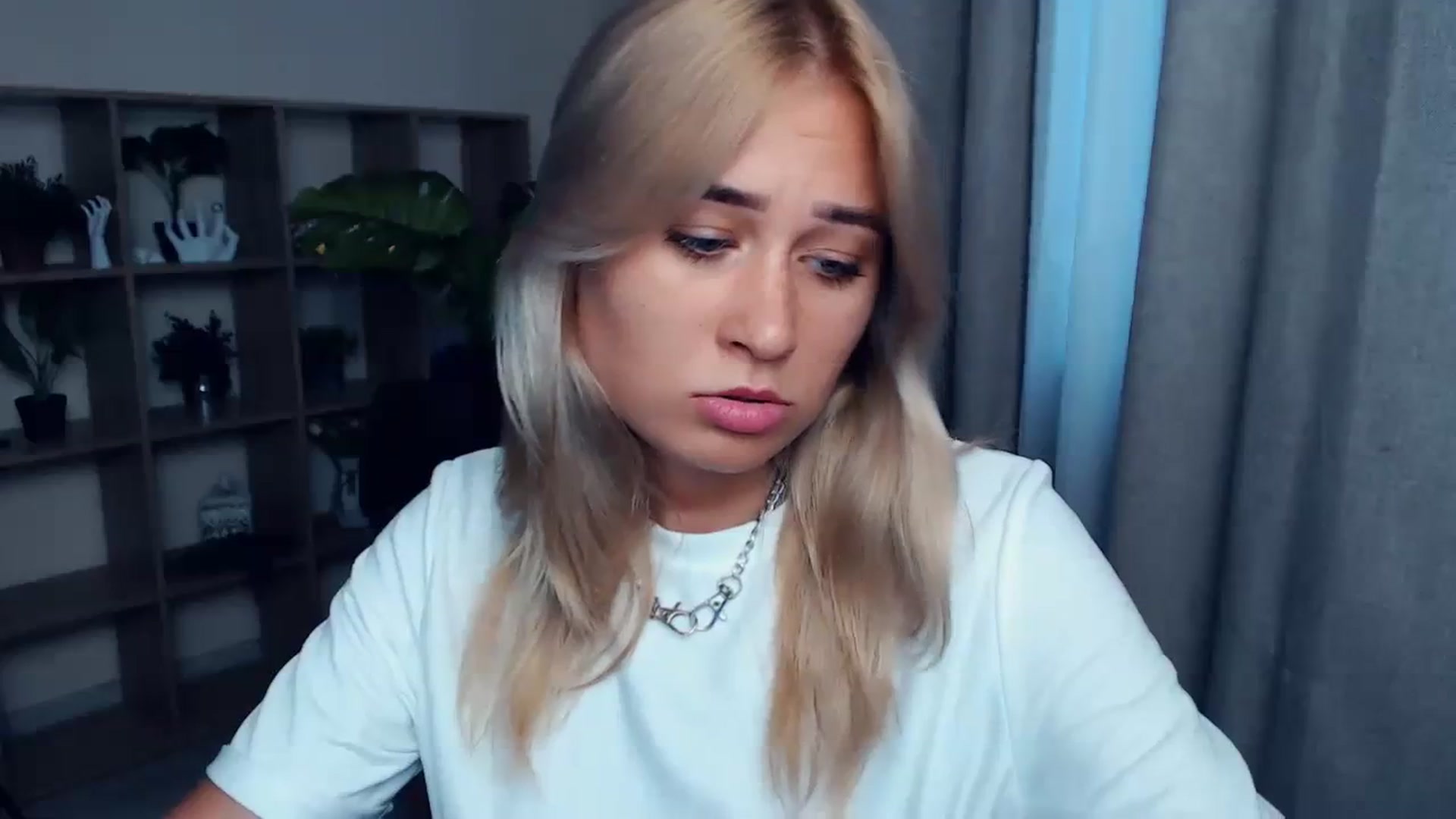 Gallery image thumbnail from Kukla_kolduna's myfreecams stream on, 08/18/2023, 17:07 image 16 of 20