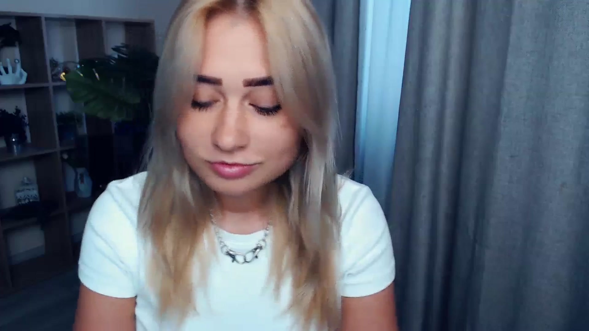 Gallery image thumbnail from Kukla_kolduna's myfreecams stream on, 09/02/2023, 16:00 image 15 of 20