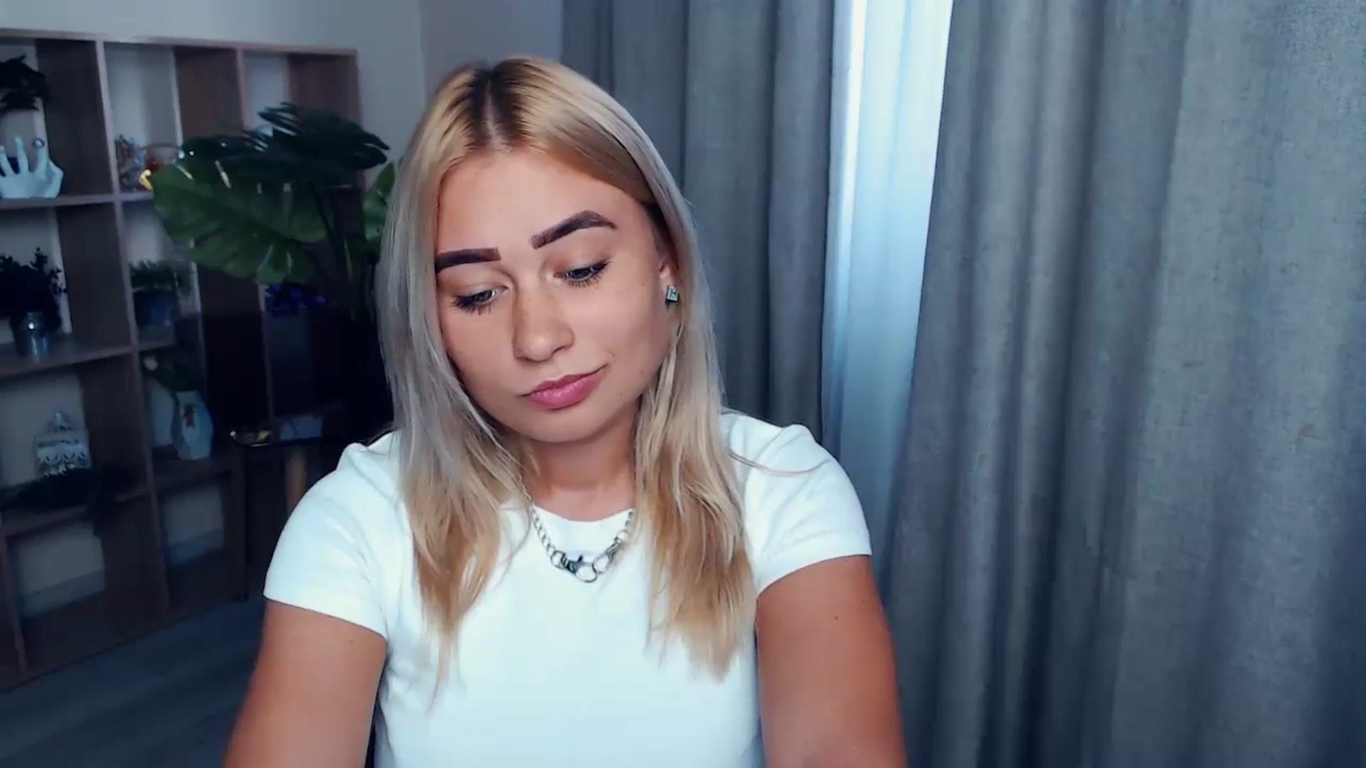 Gallery image thumbnail from Kukla_kolduna's myfreecams stream on, 09/02/2023, 16:00 image 5 of 20